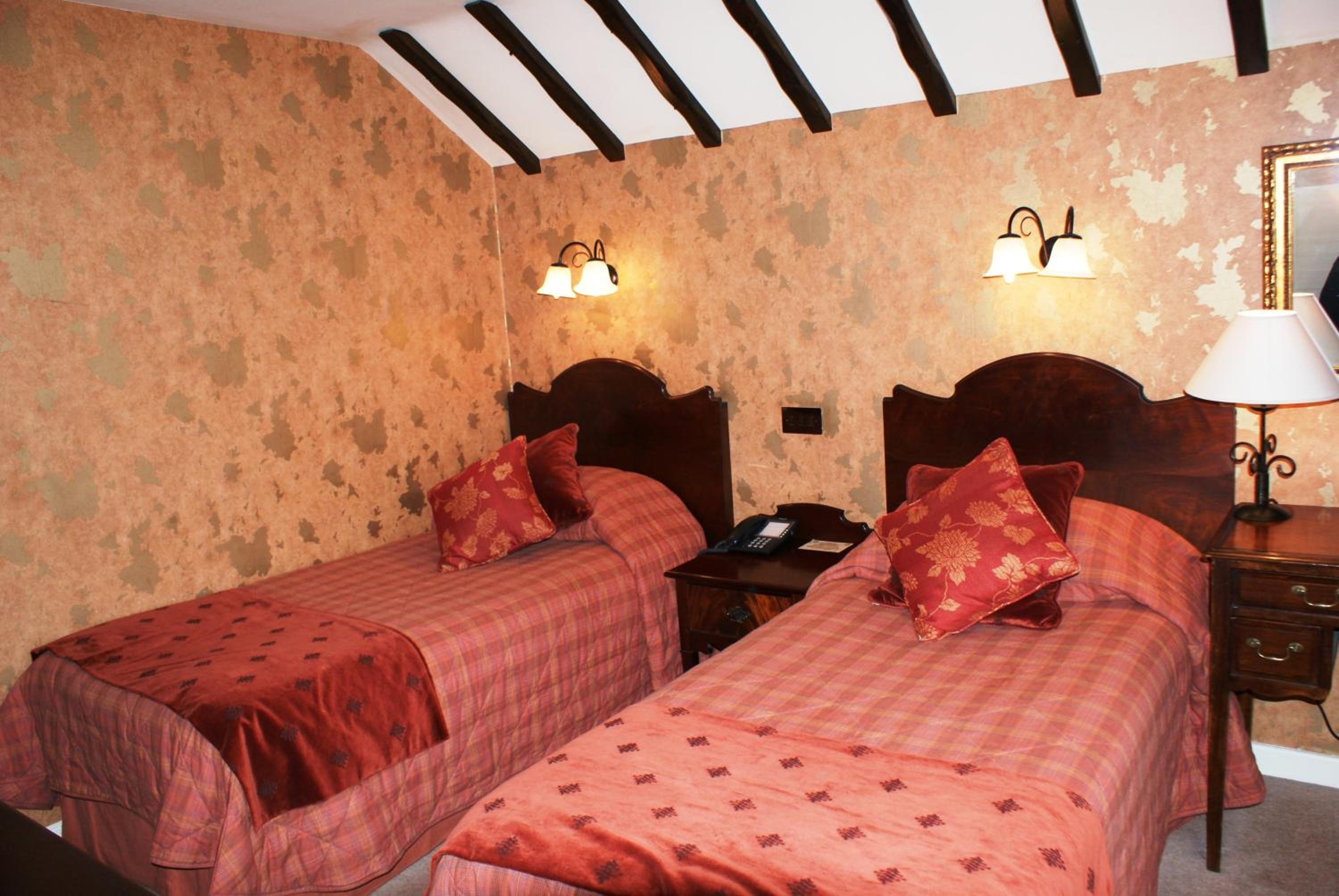 Twin Room - Photo 8