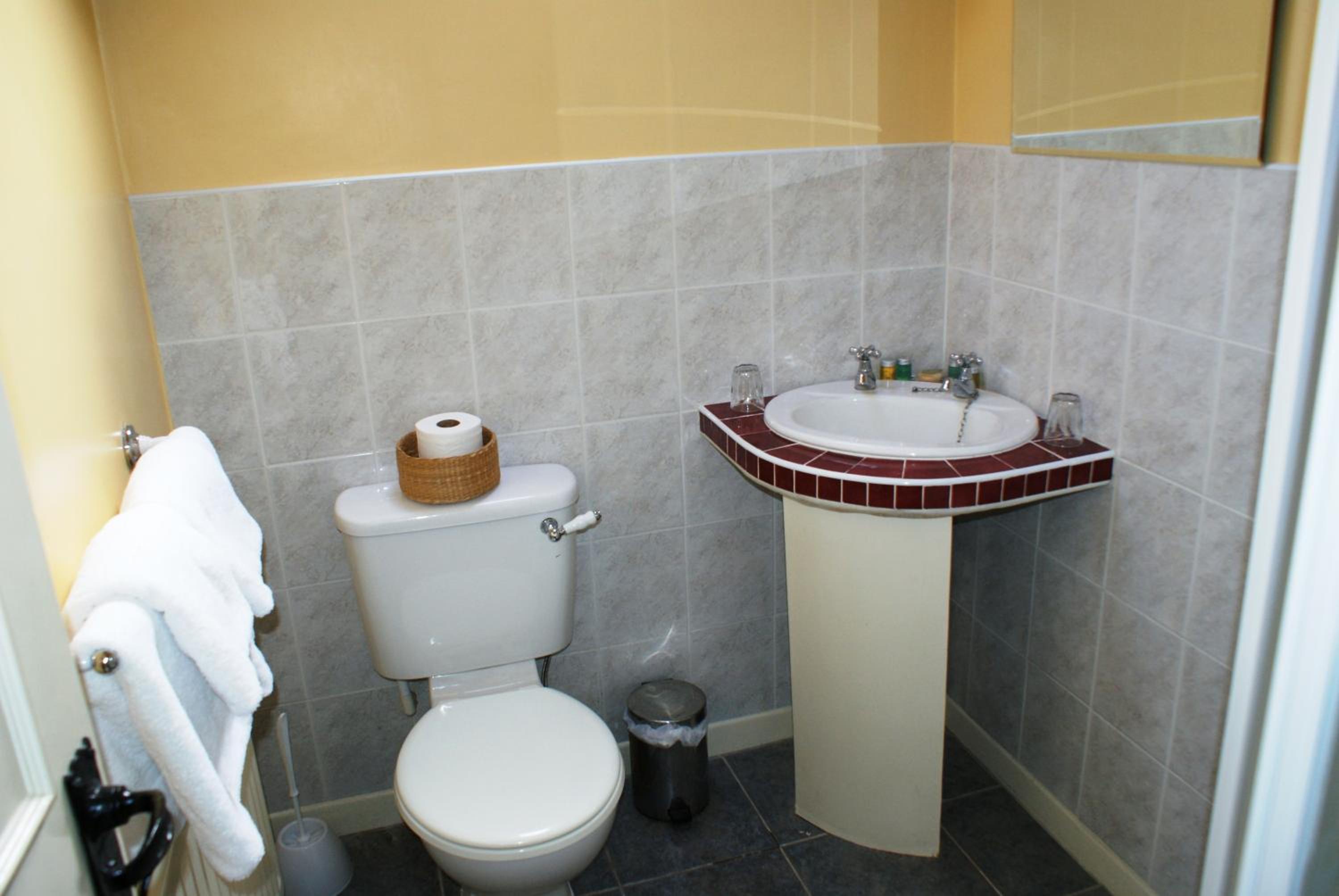 Twin Room - Photo 7
