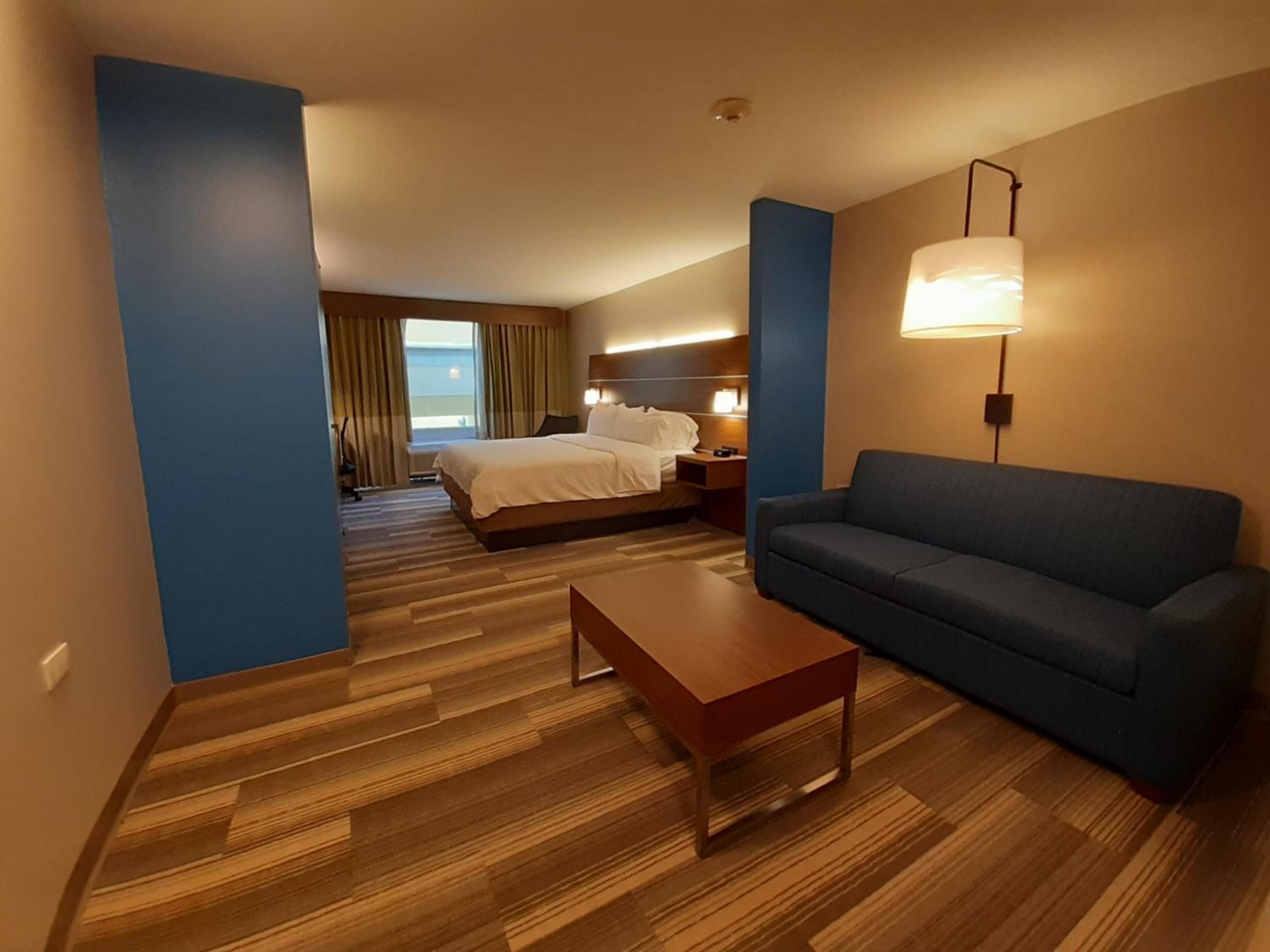 King Suite - Photo 3