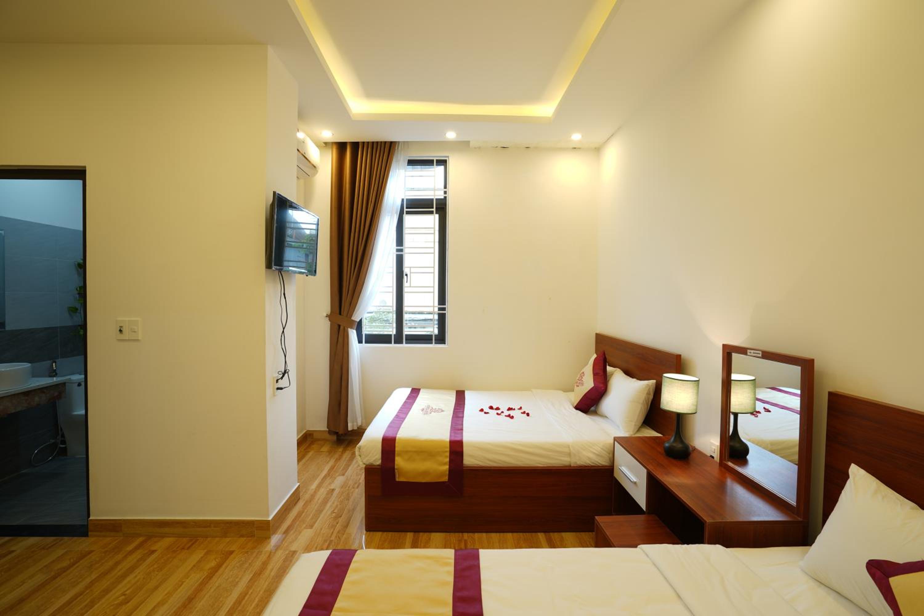 Standard Family Room - Photo 18