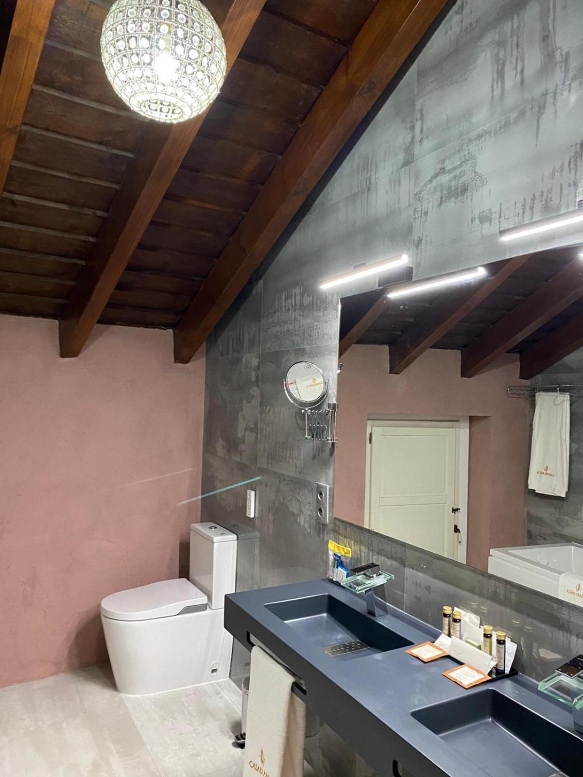Deluxe Suite with Spa Bath - Photo 4