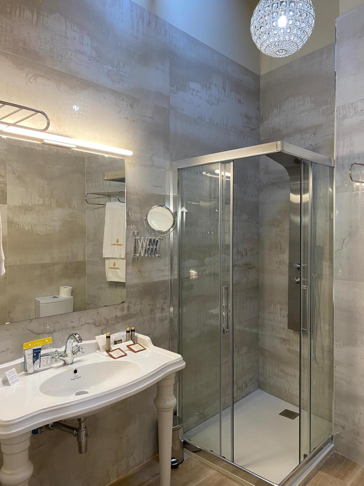 Suite - Photo 3