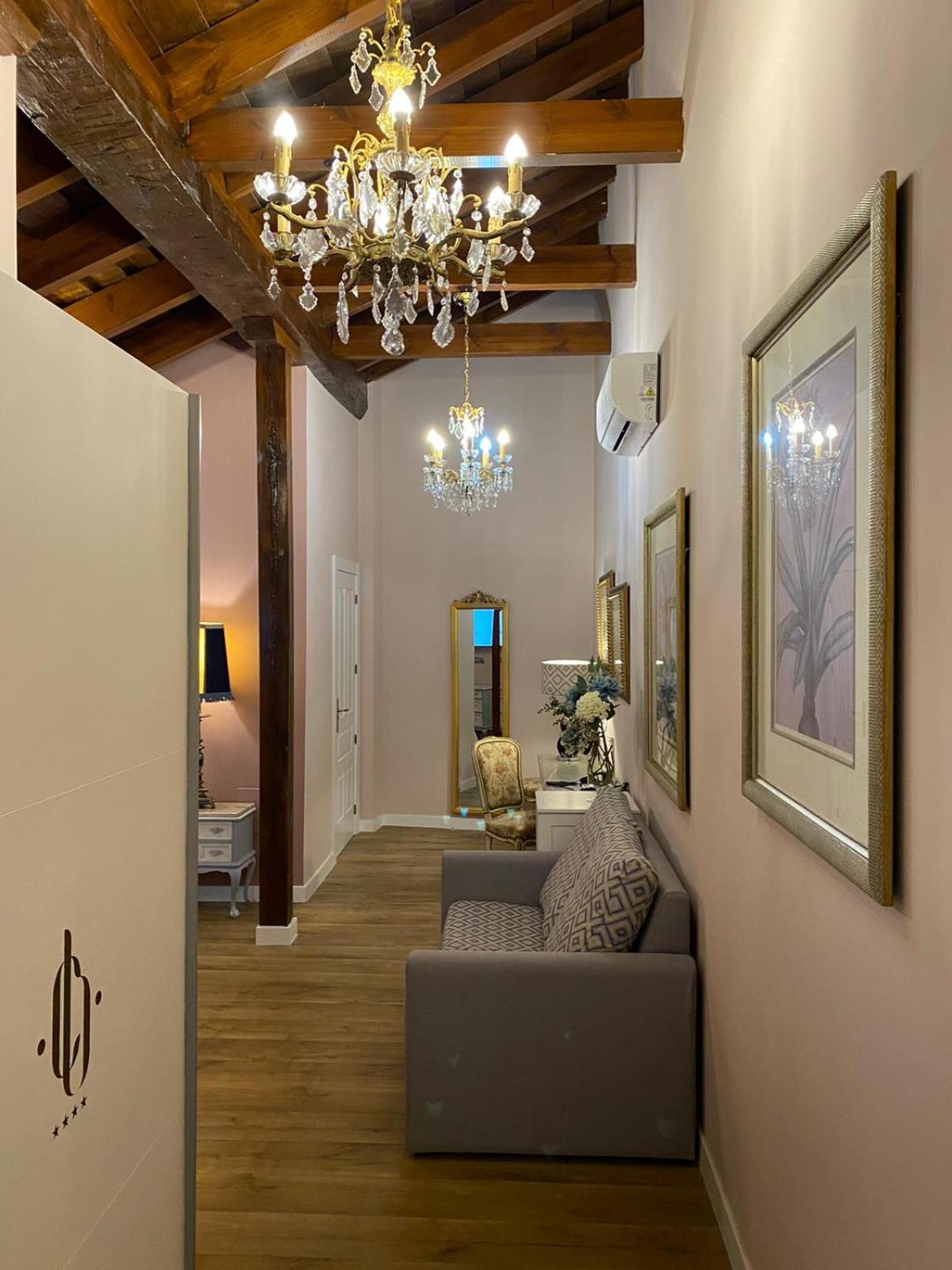 Deluxe Suite with Spa Bath - Photo 6