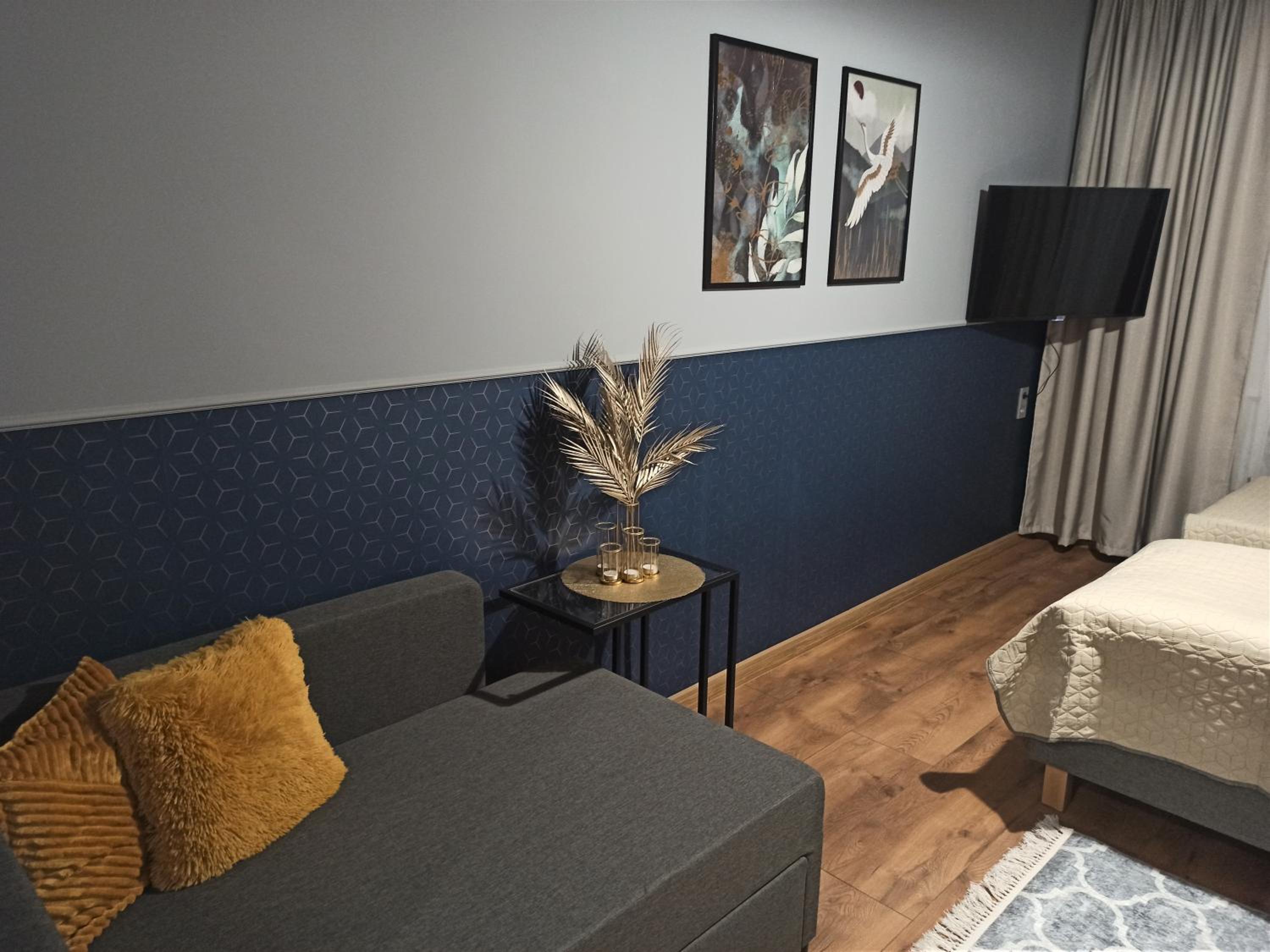 One-Bedroom Apartment - Photo 2