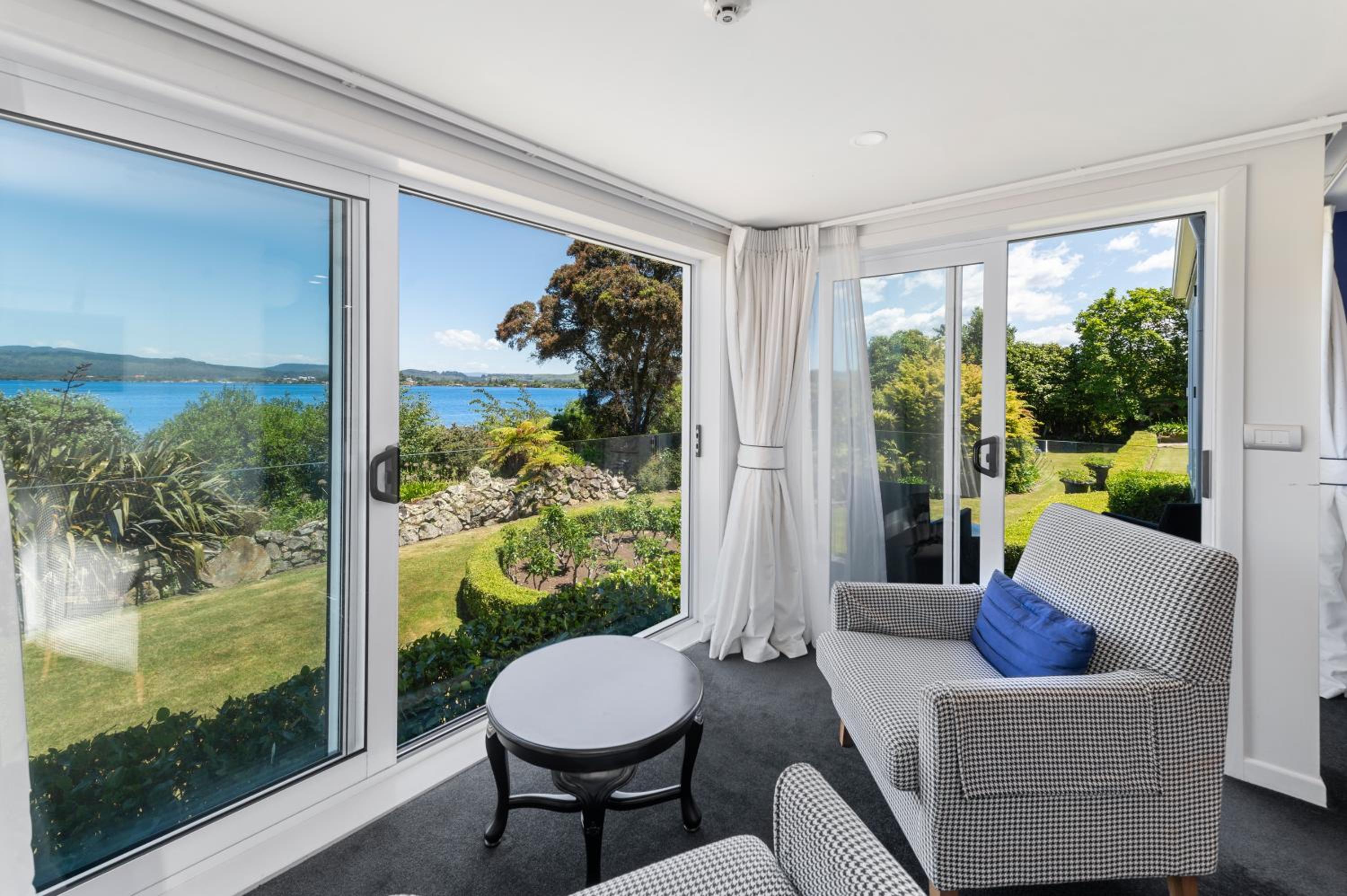 Premium Room - Lake Front