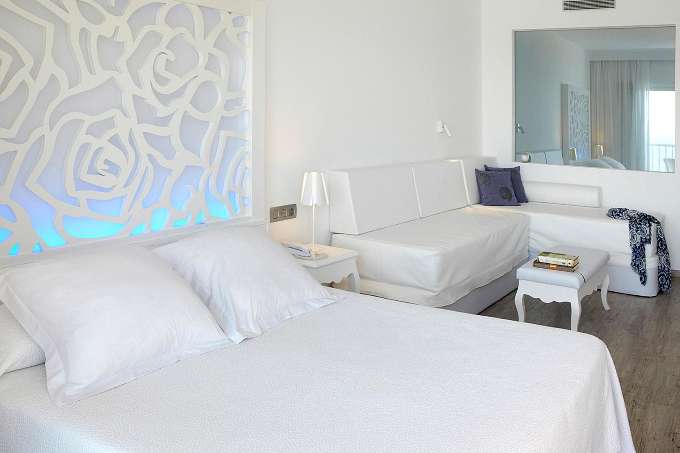 Habitación Familiar con Vista al Mar y Balcón