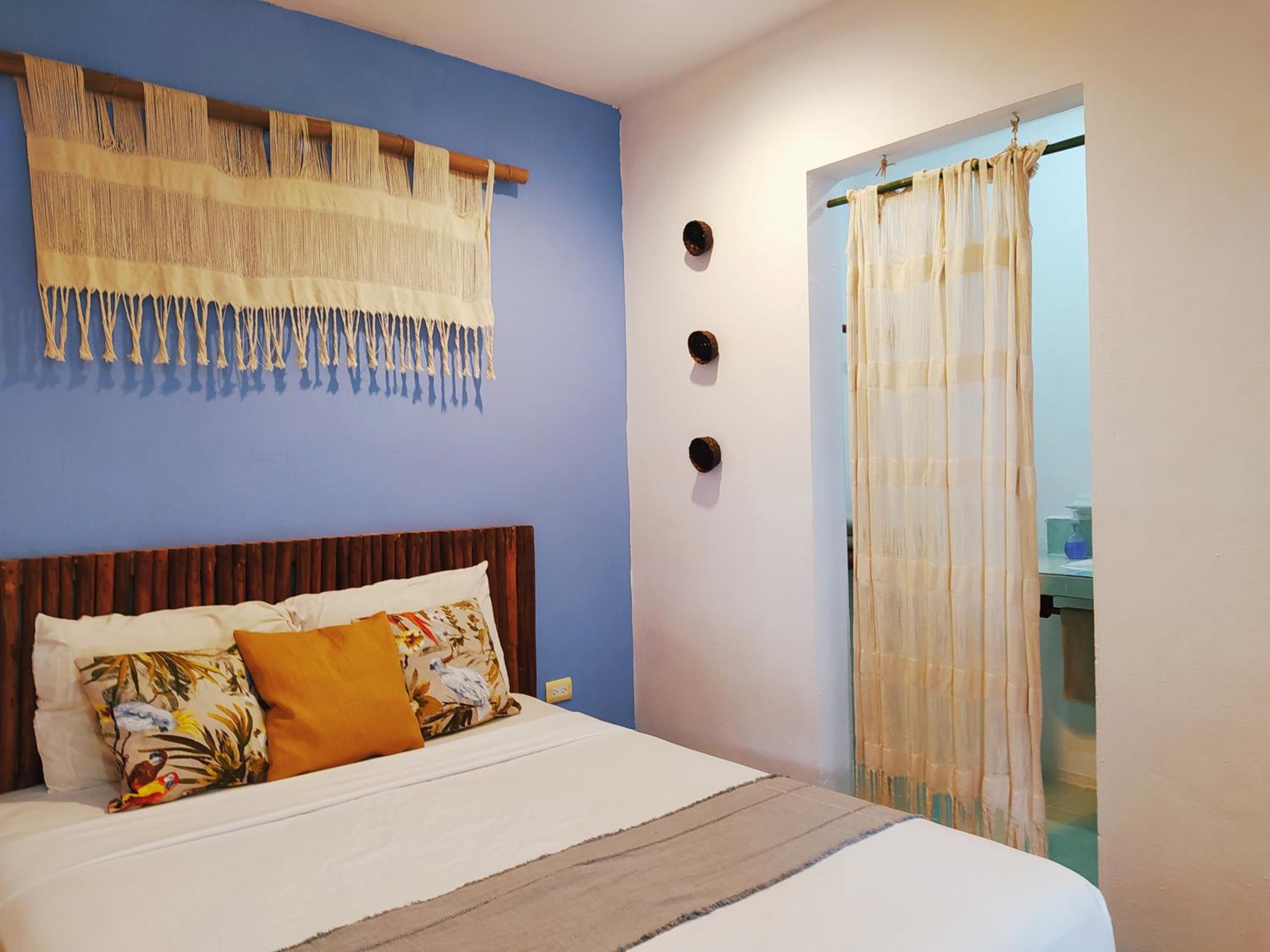 Queen Room photo 1