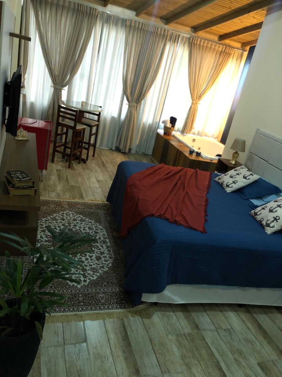 Queen Suite with Pool View photo 1