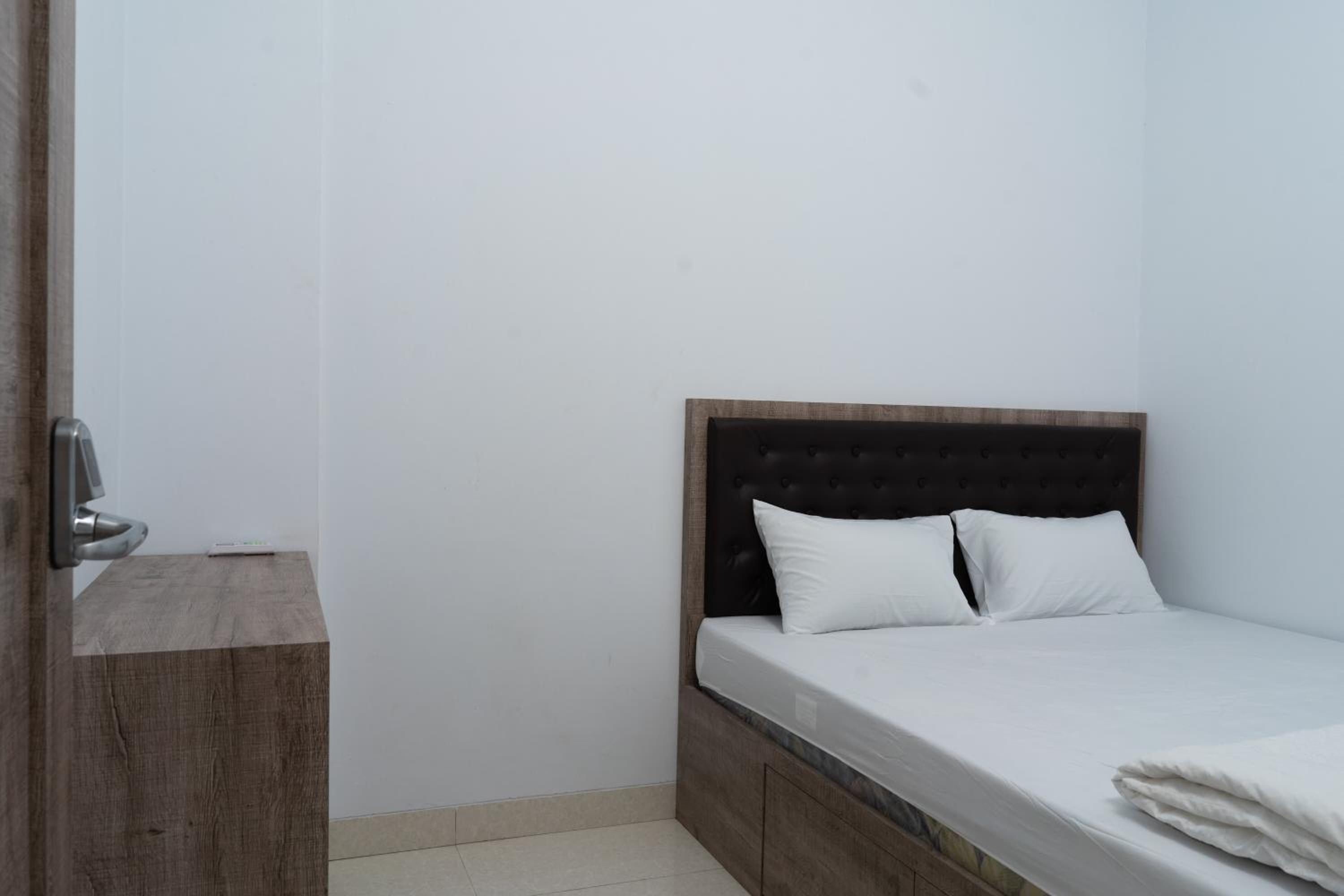 Deluxe Double Room (2 Adults + 1 Child) - Photo 2
