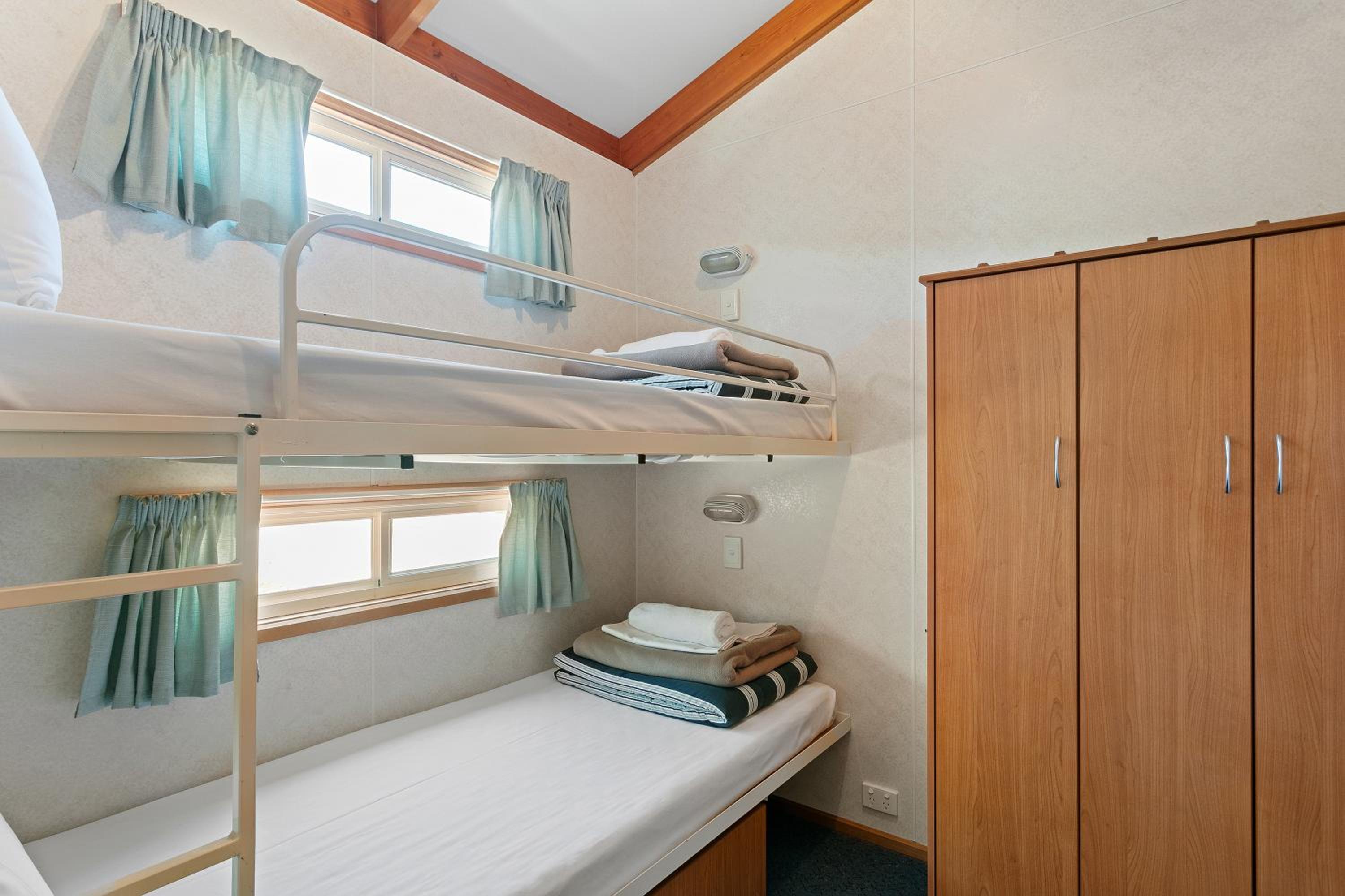 Superior Family Three-Bedroom Cabin photo 3