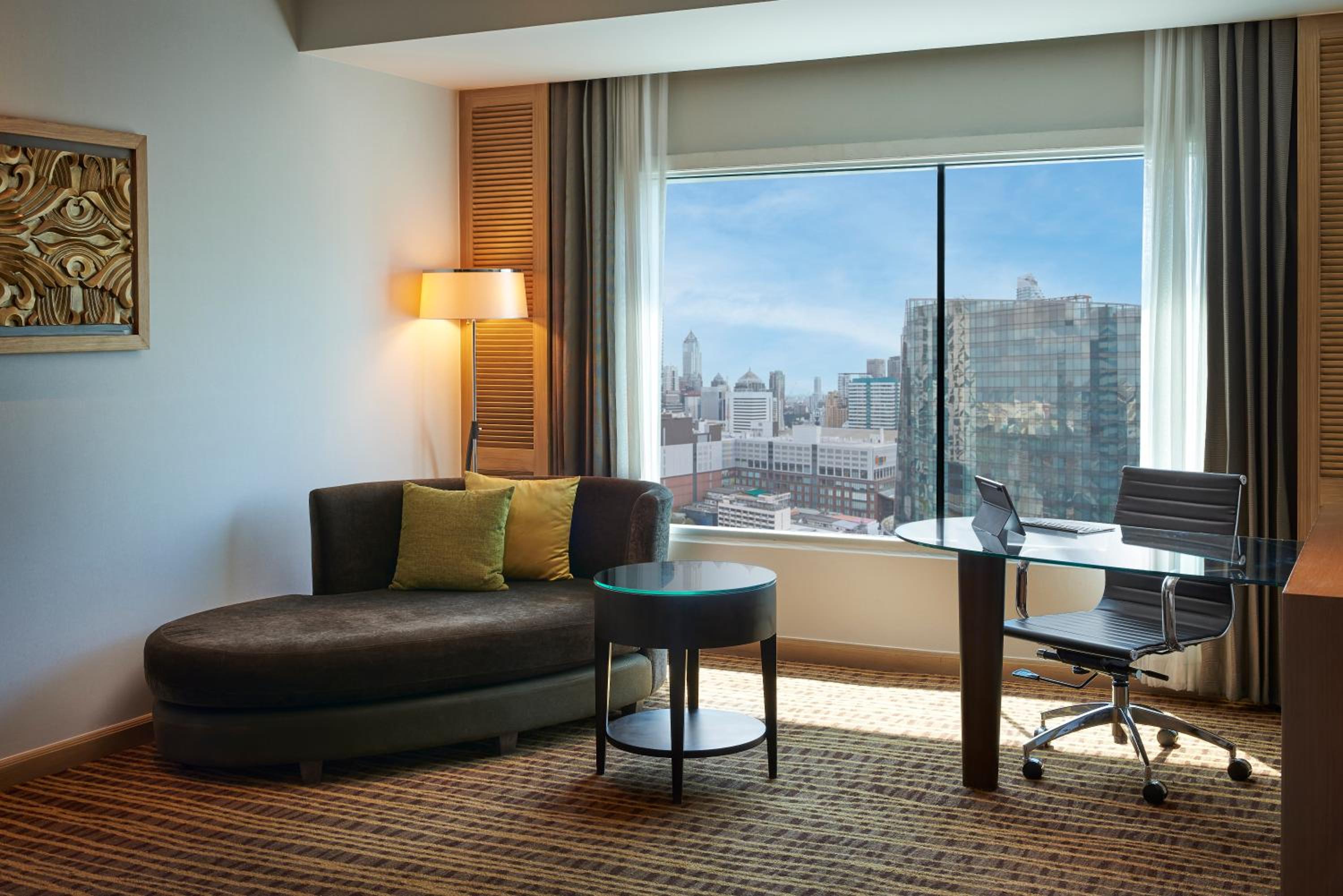 Deluxe Twin Room thumbnail 6