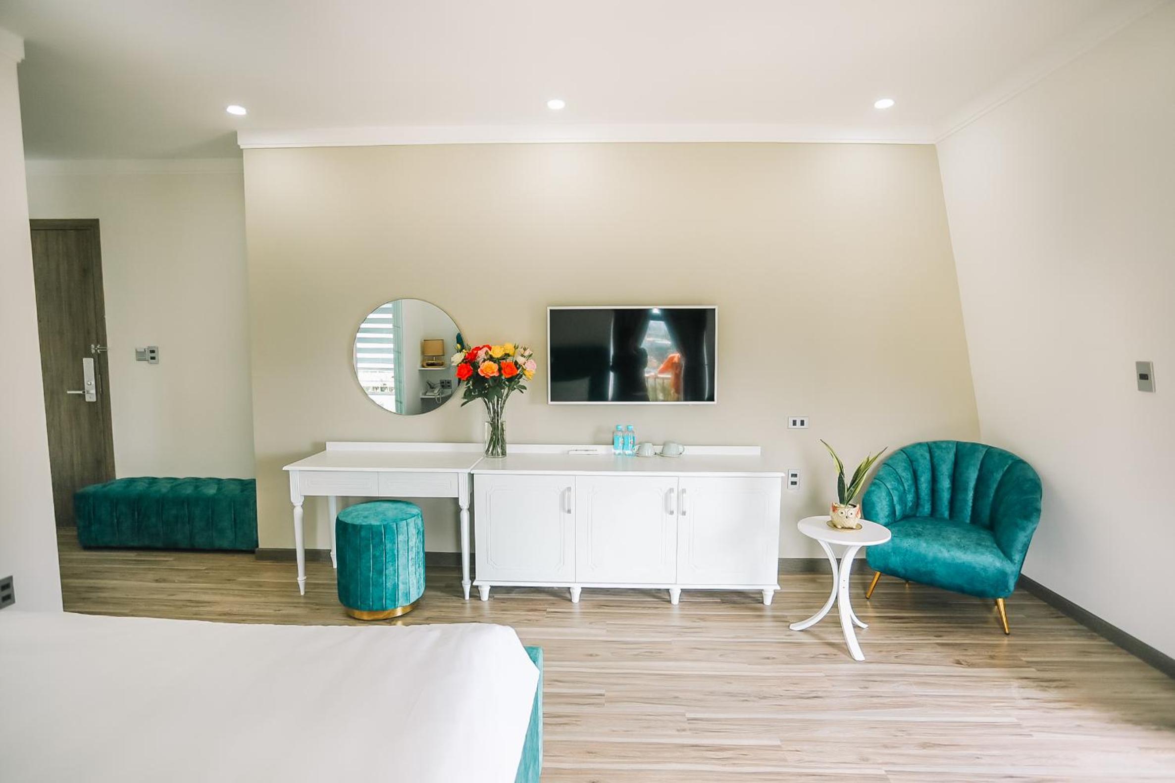 Suite - Photo 7