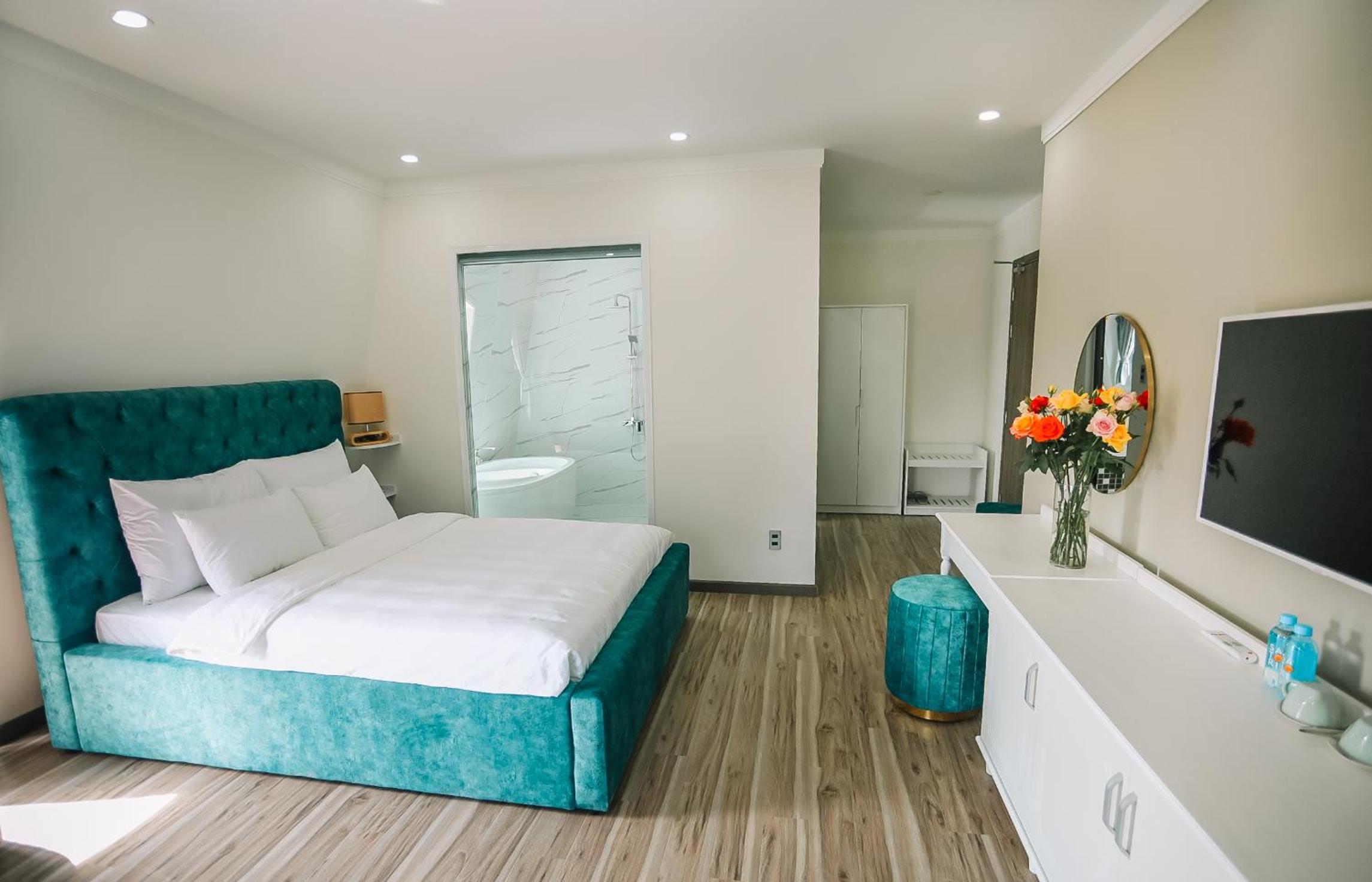 Suite - Photo 8