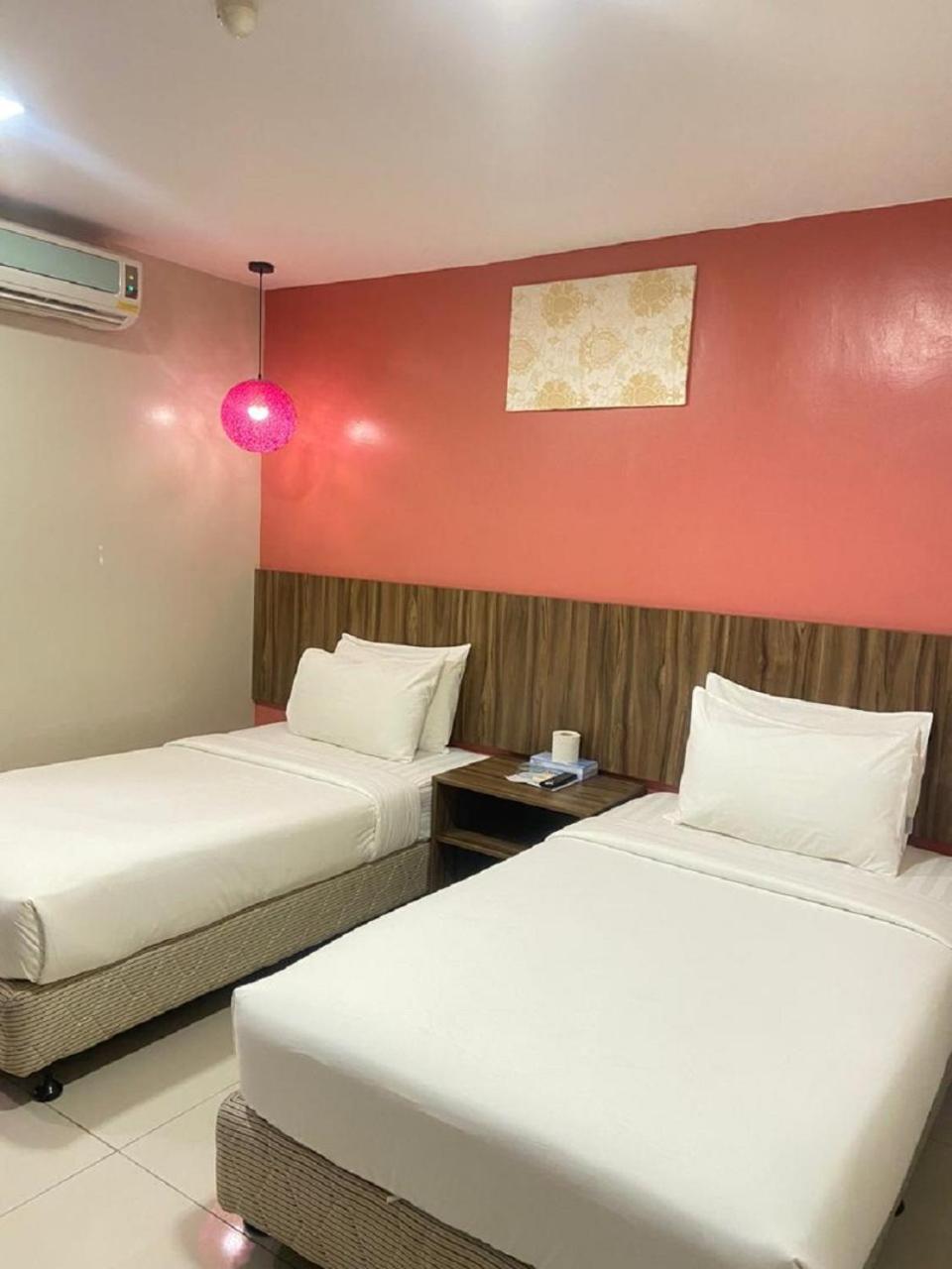 Budget Twin Room photo 3