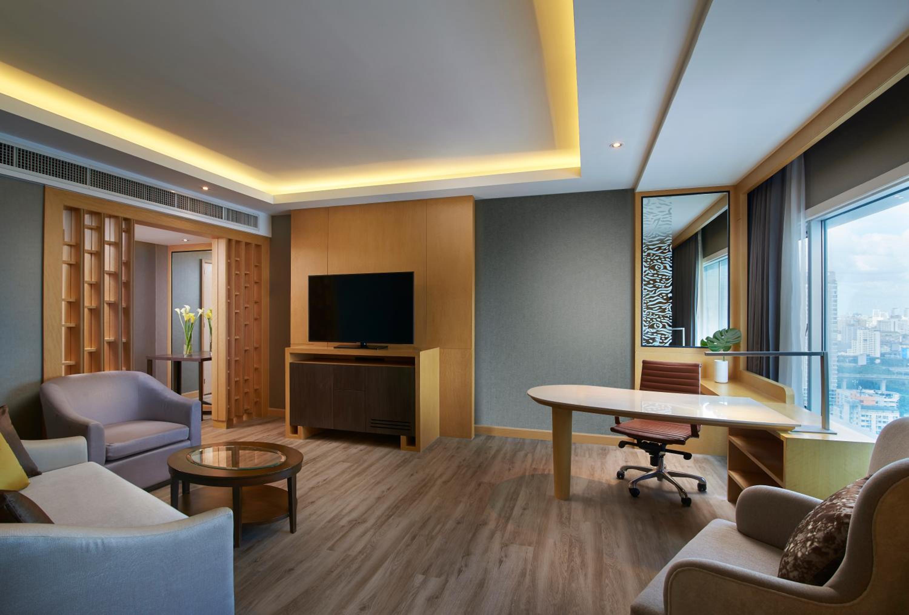 Club One Bedroom Corner Suite thumbnail 5