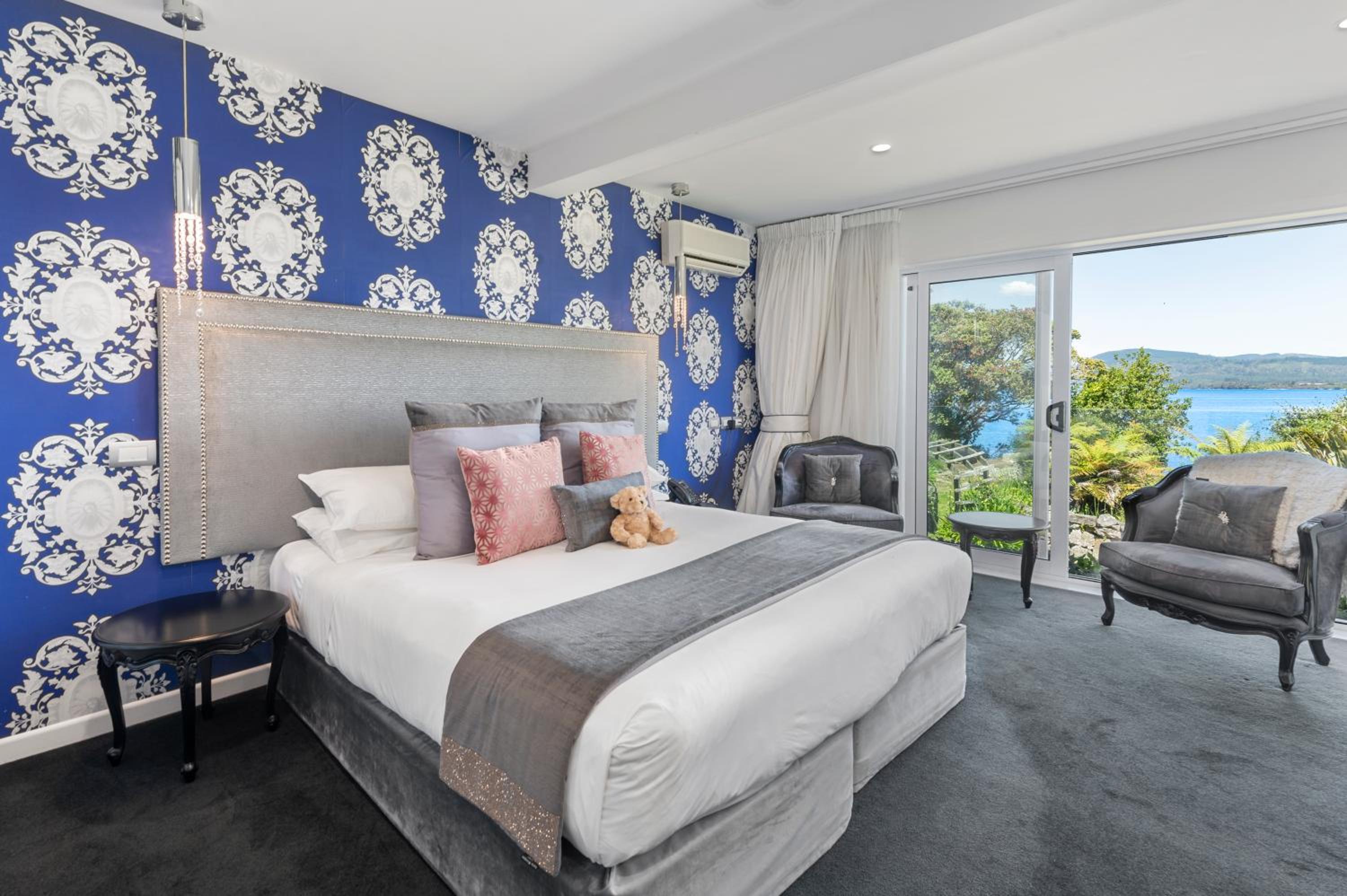Premium Room - Lake Front