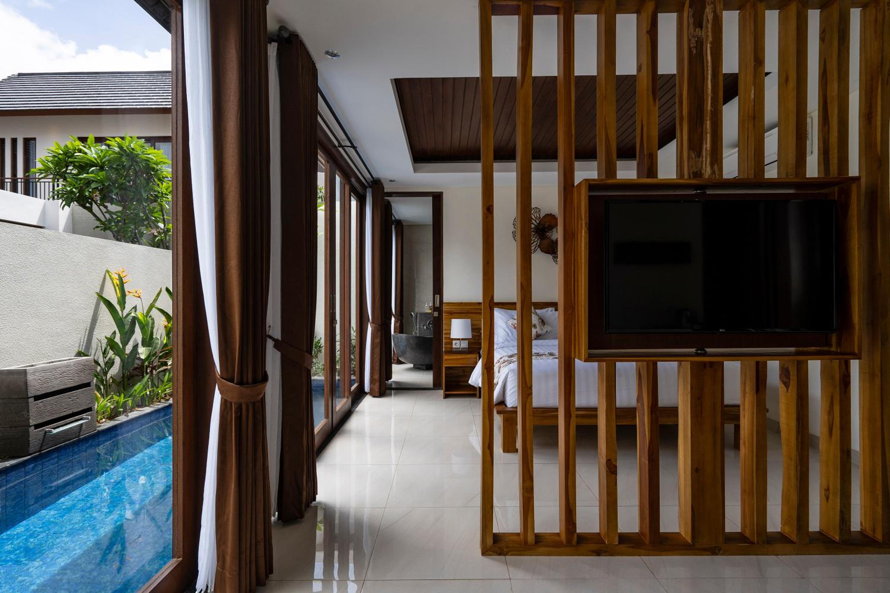 One-Bedroom Villa with Private Pool - Photo 19