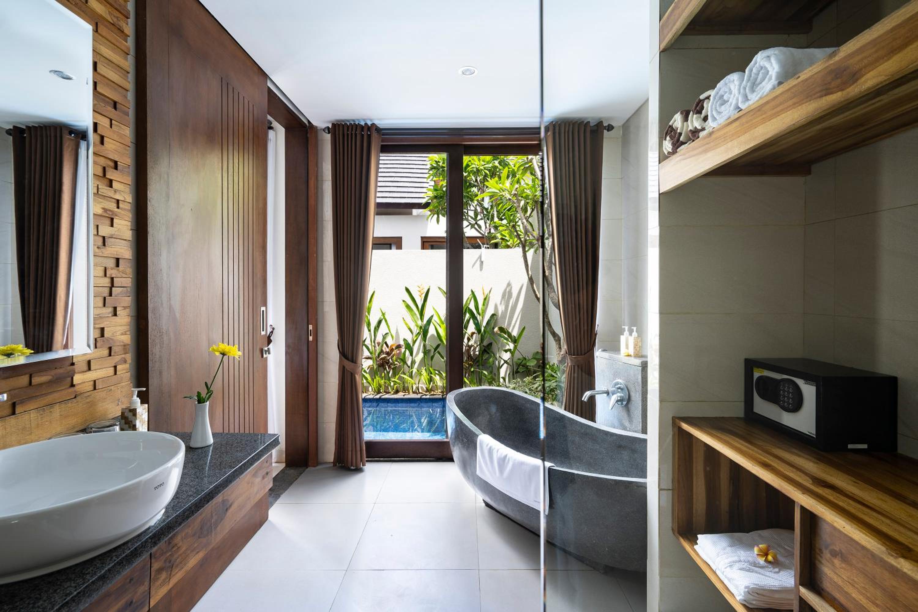 One-Bedroom Villa with Private Pool - Photo 11