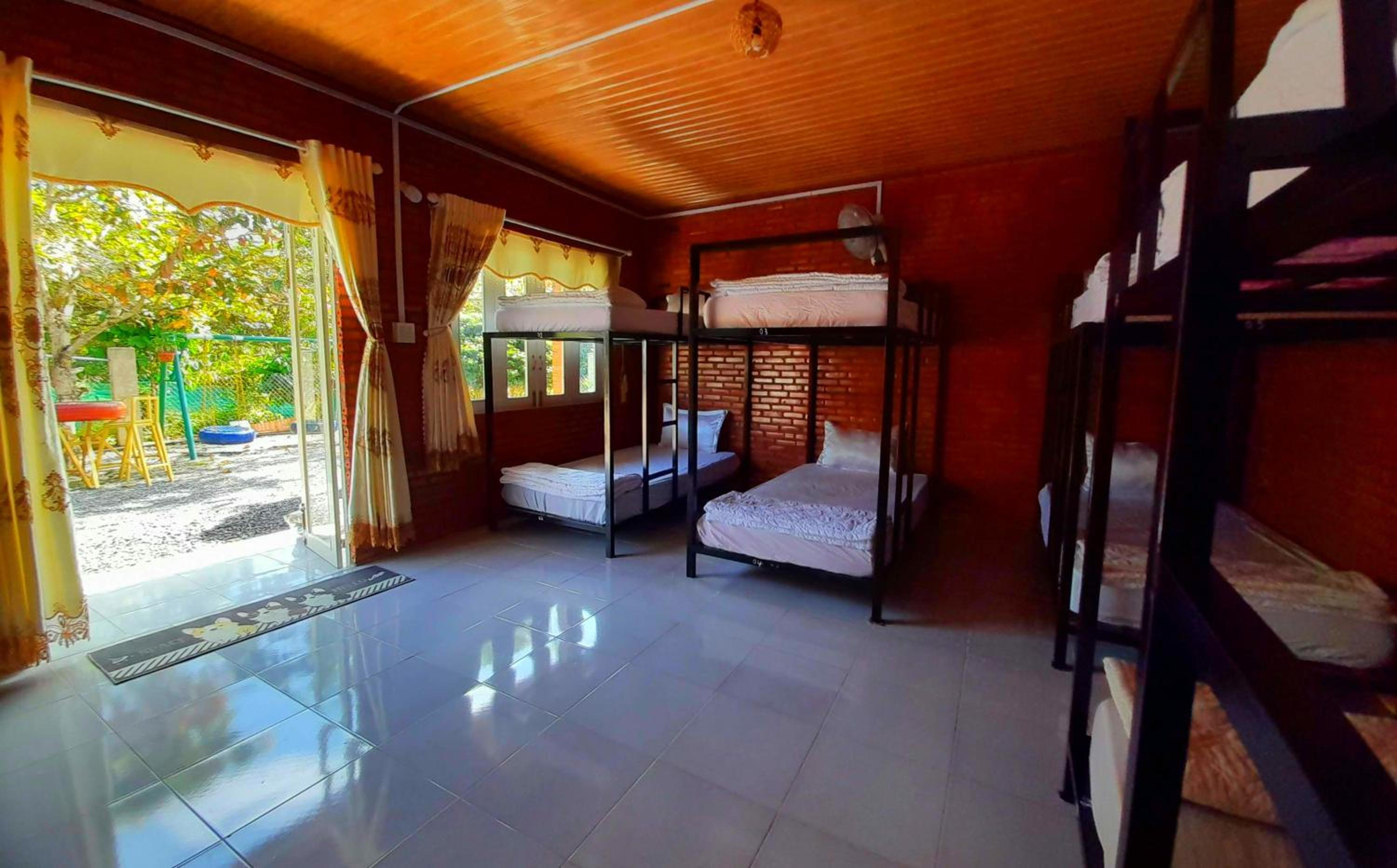 8-Bed Mixed Dormitory Room photo 2