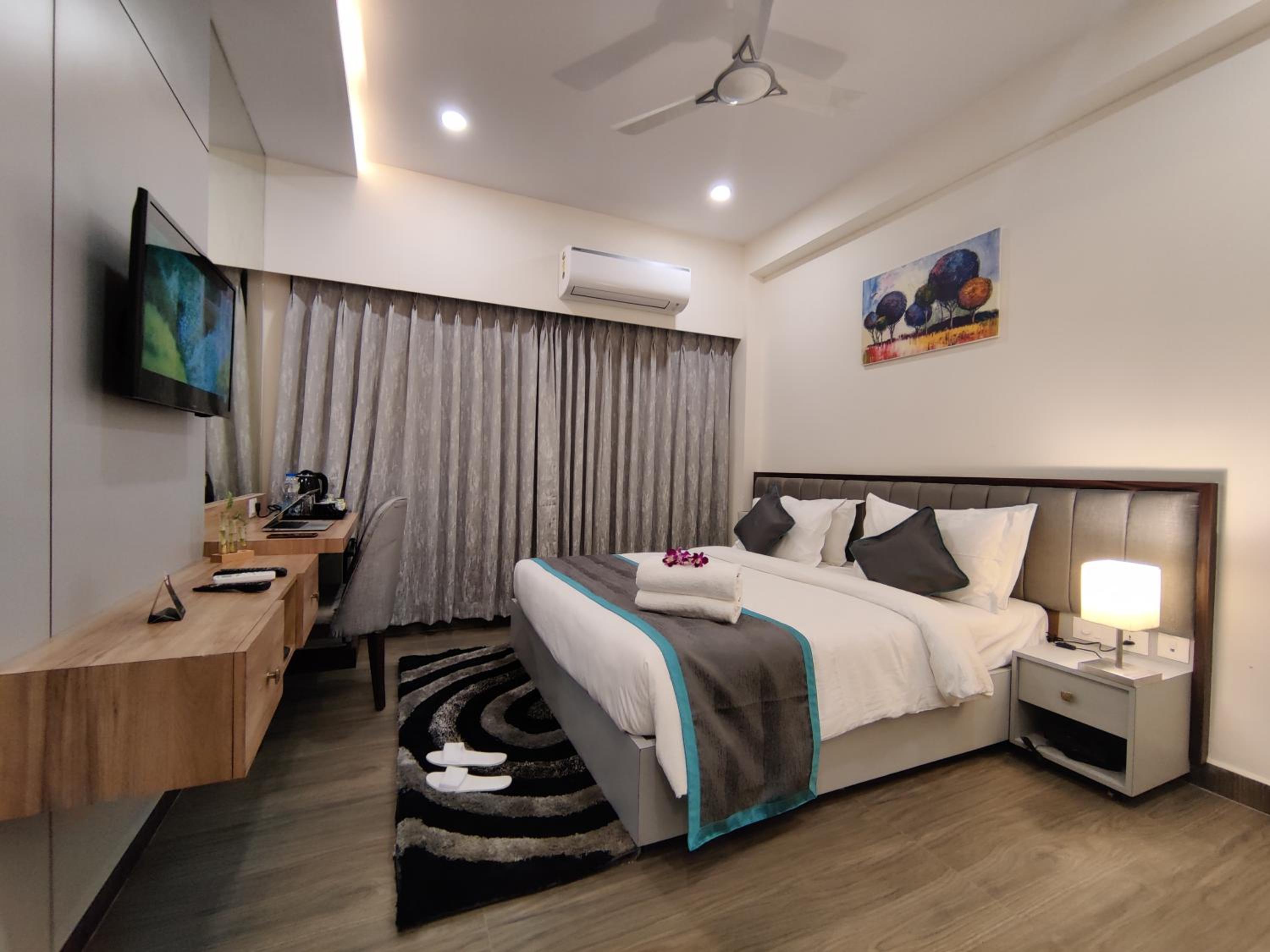 Superior King Room - Photo 19