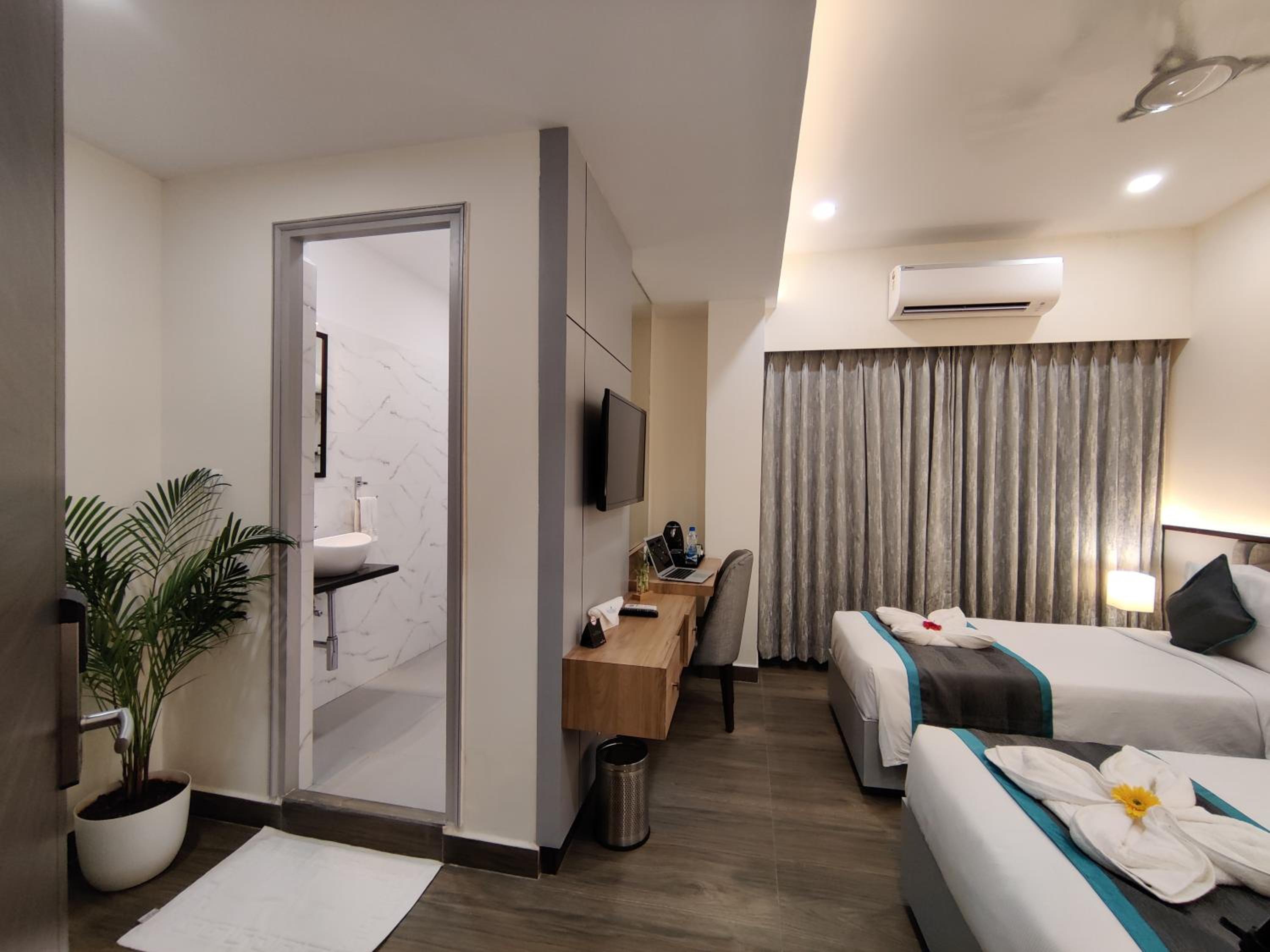 Superior Double or Twin Room - Photo 11