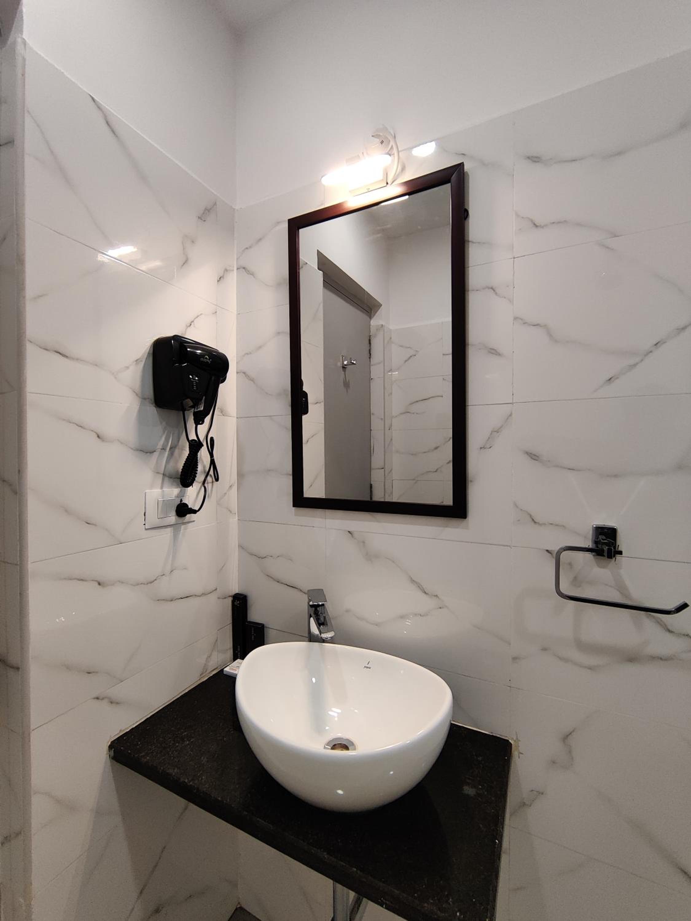 Superior King Room - Photo 7