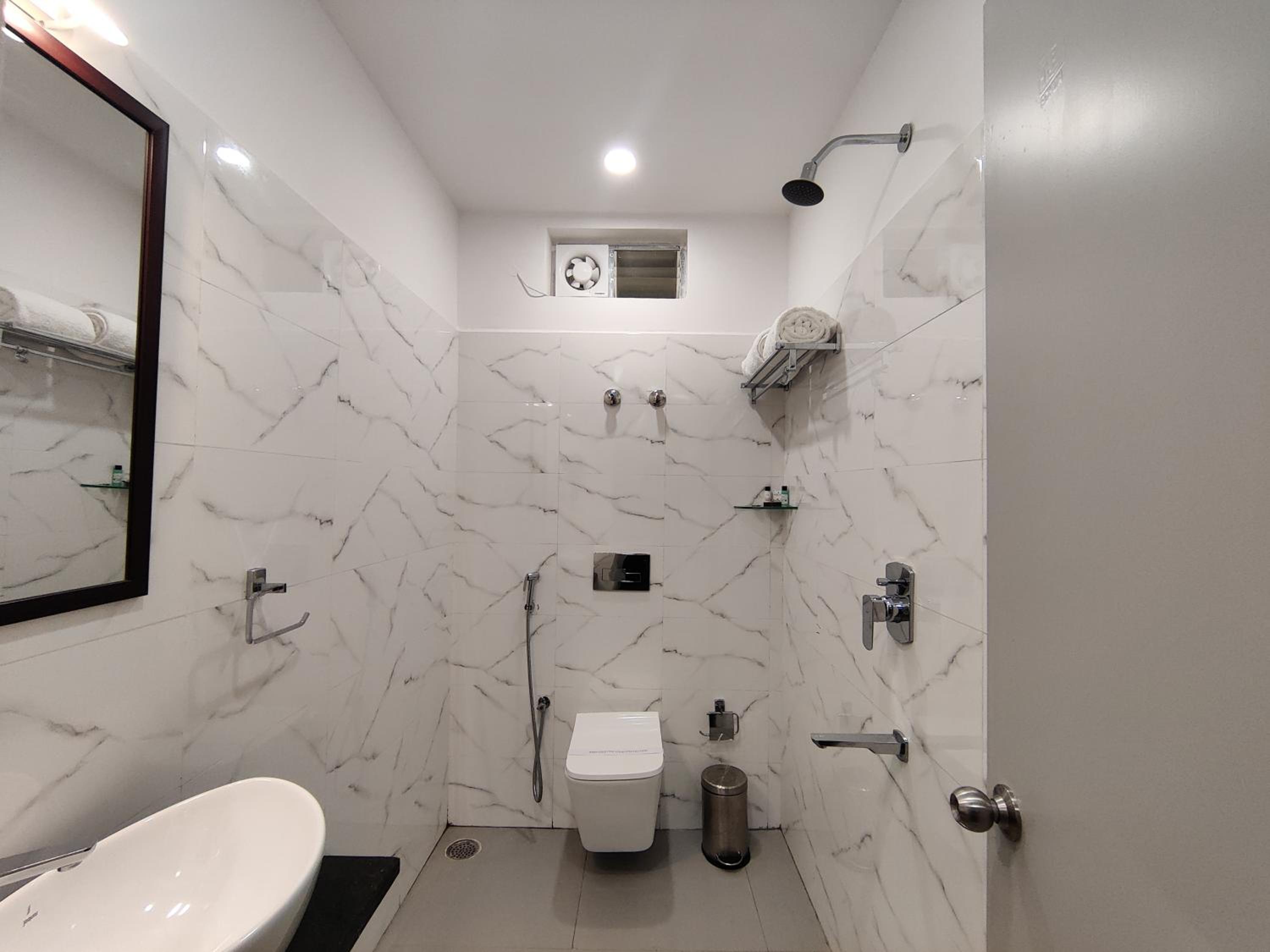 Superior King Room - Photo 8