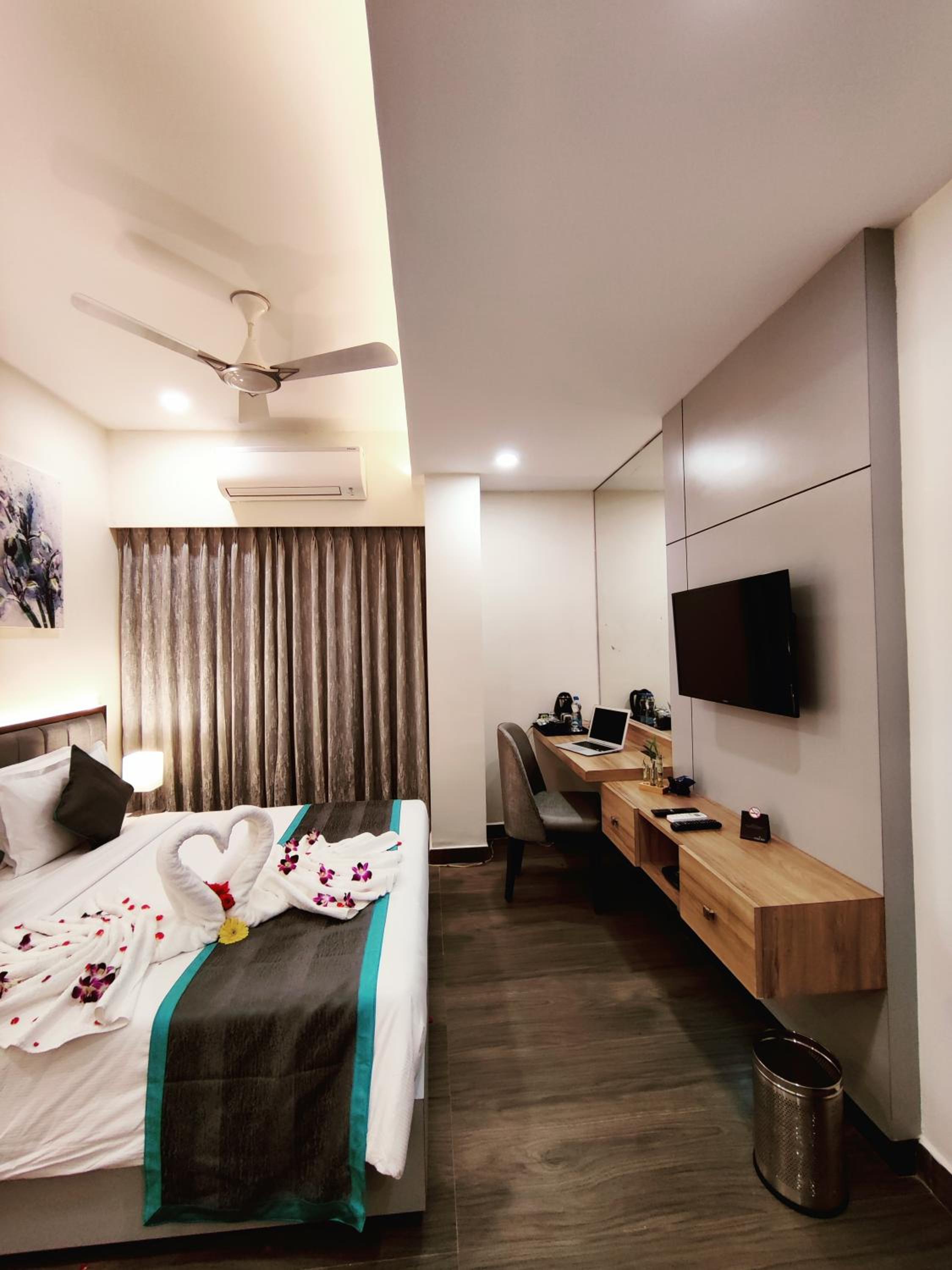 Superior King Room - Photo 10