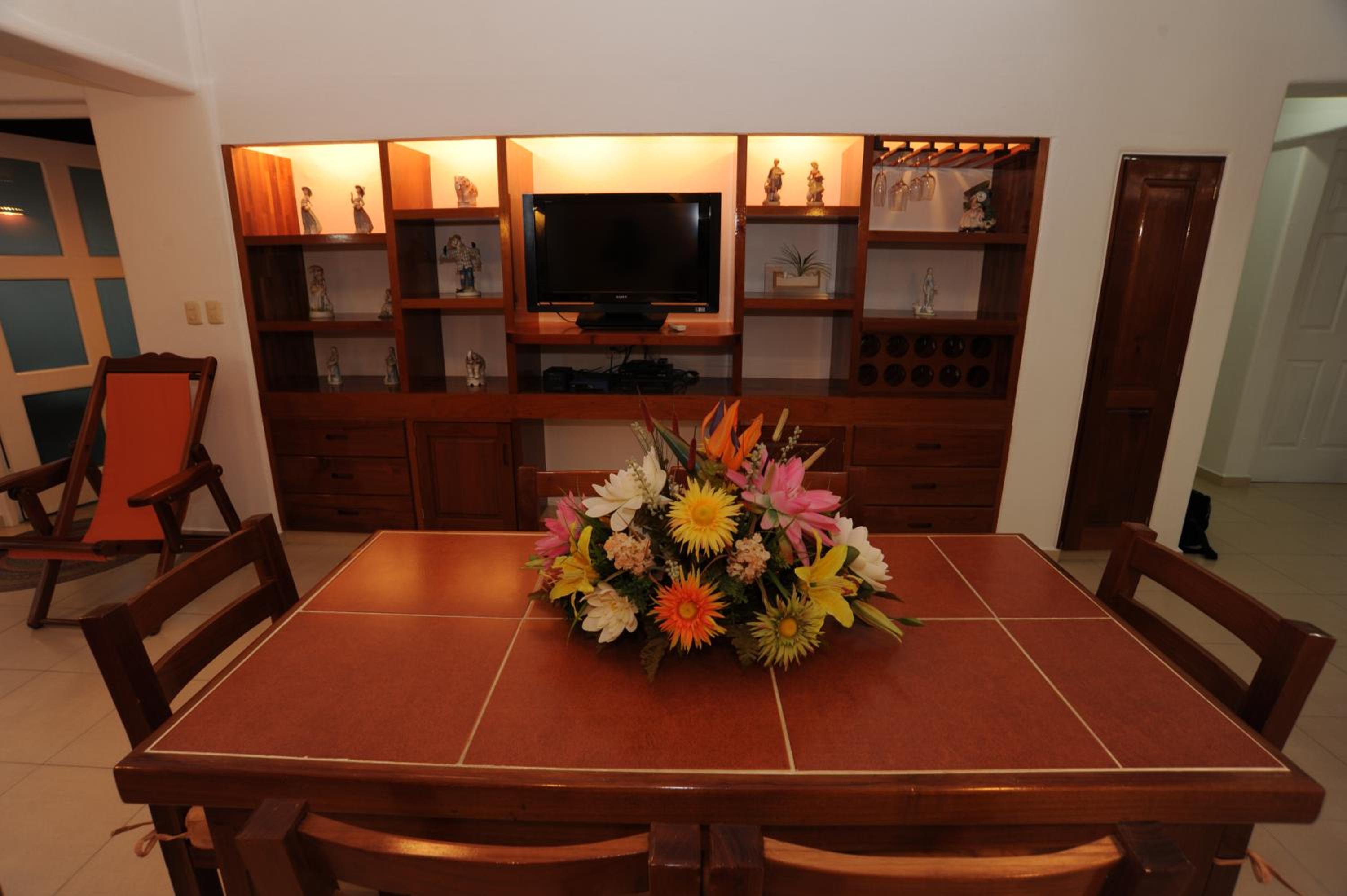B301 -Three-Bedroom Apartment photo 3