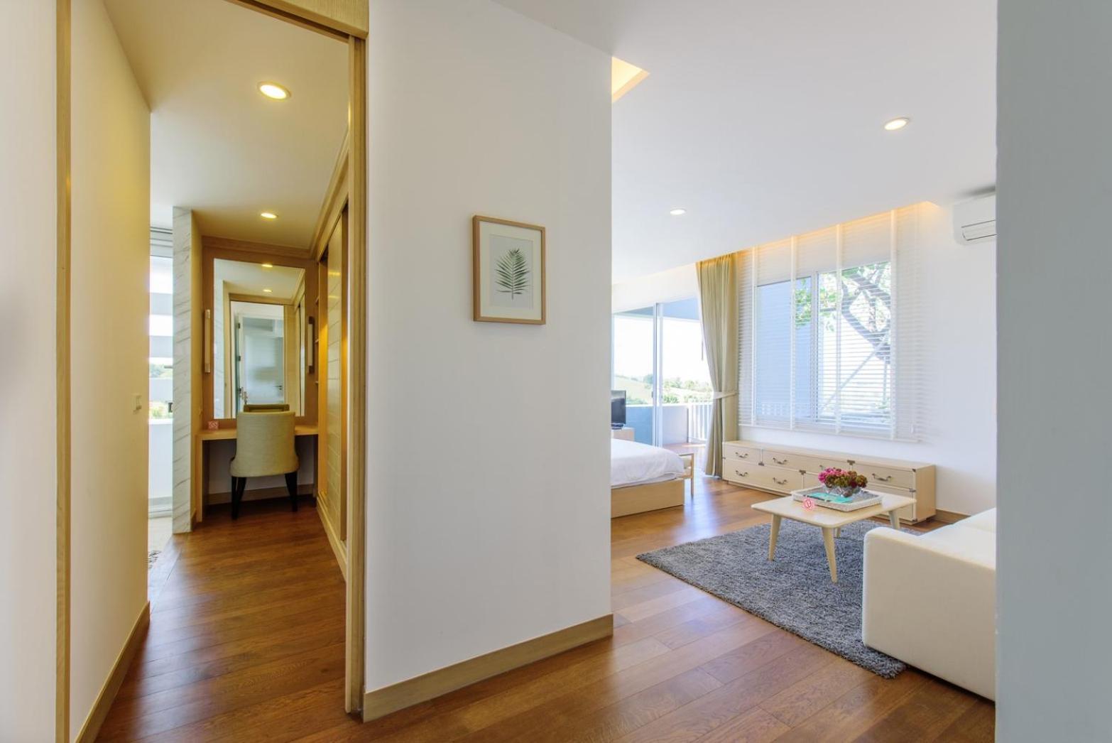 Apartment with Mountain View - Photo 4