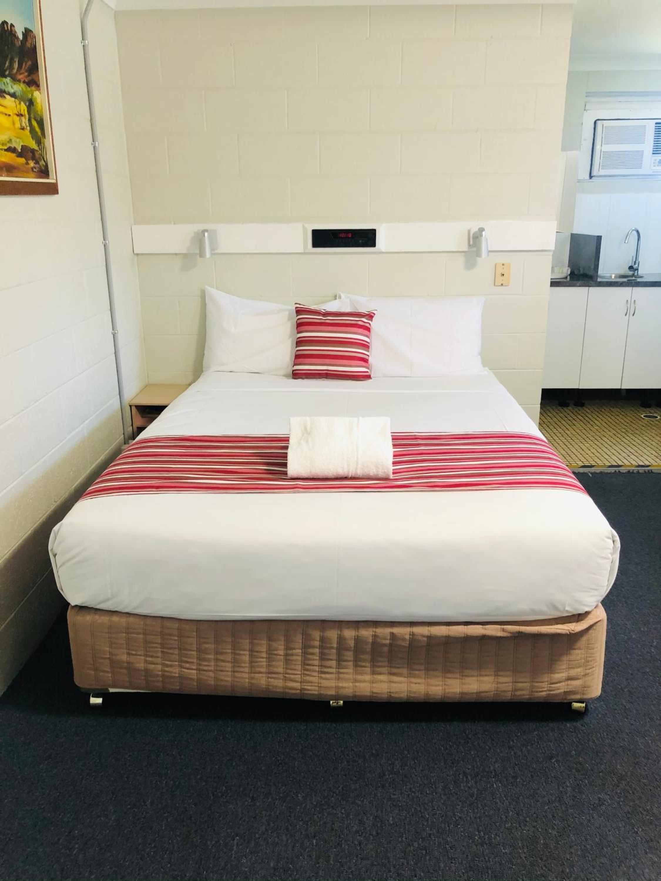 Family Room (7 Adults) Not Pet Friendly