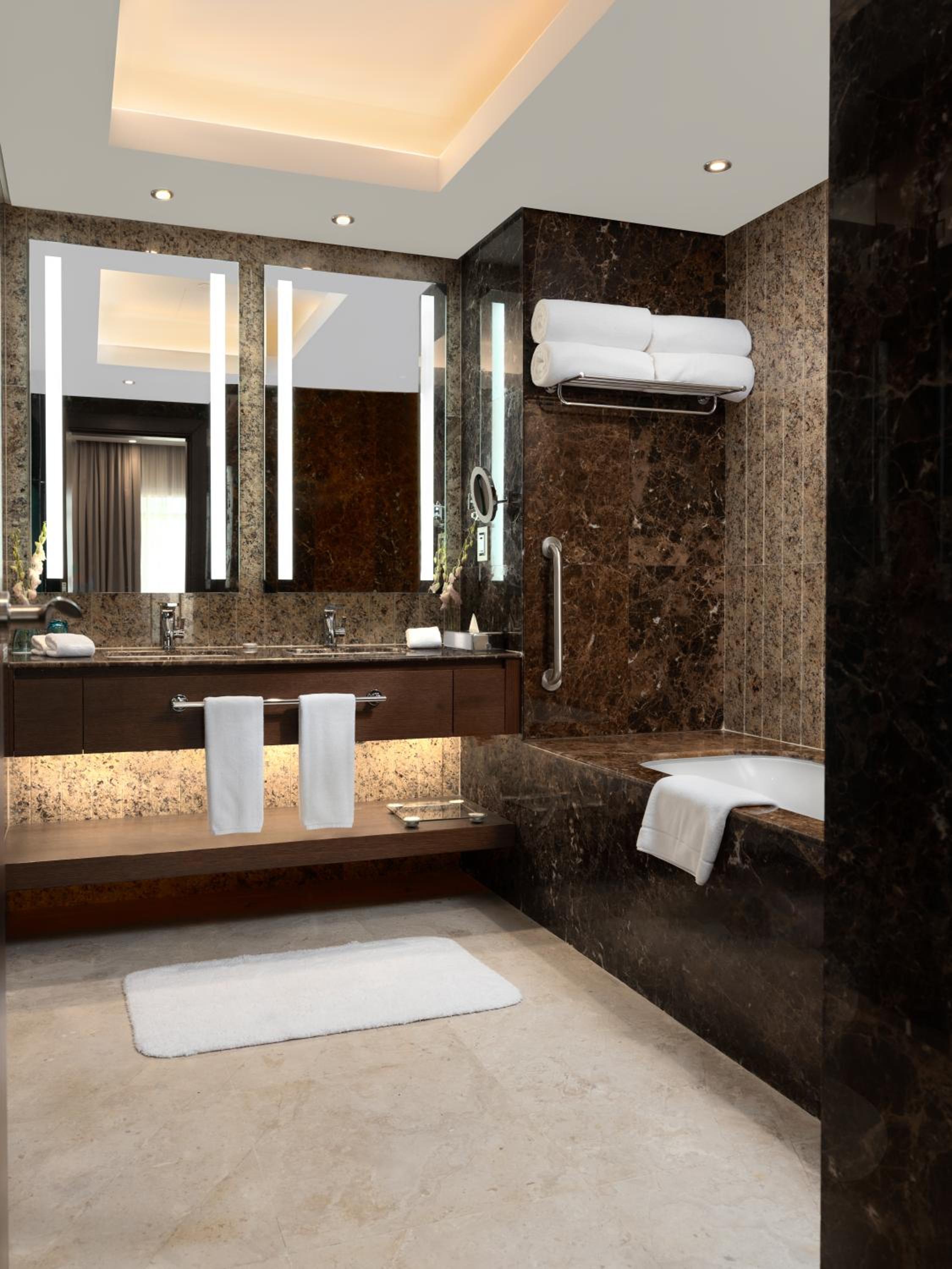 Executive Suite - Photo 5