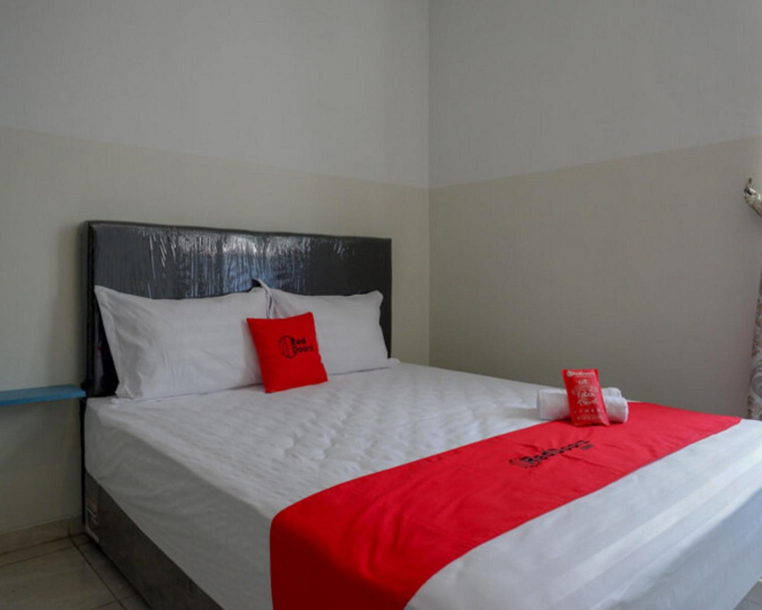 Deluxe Room - Photo 5