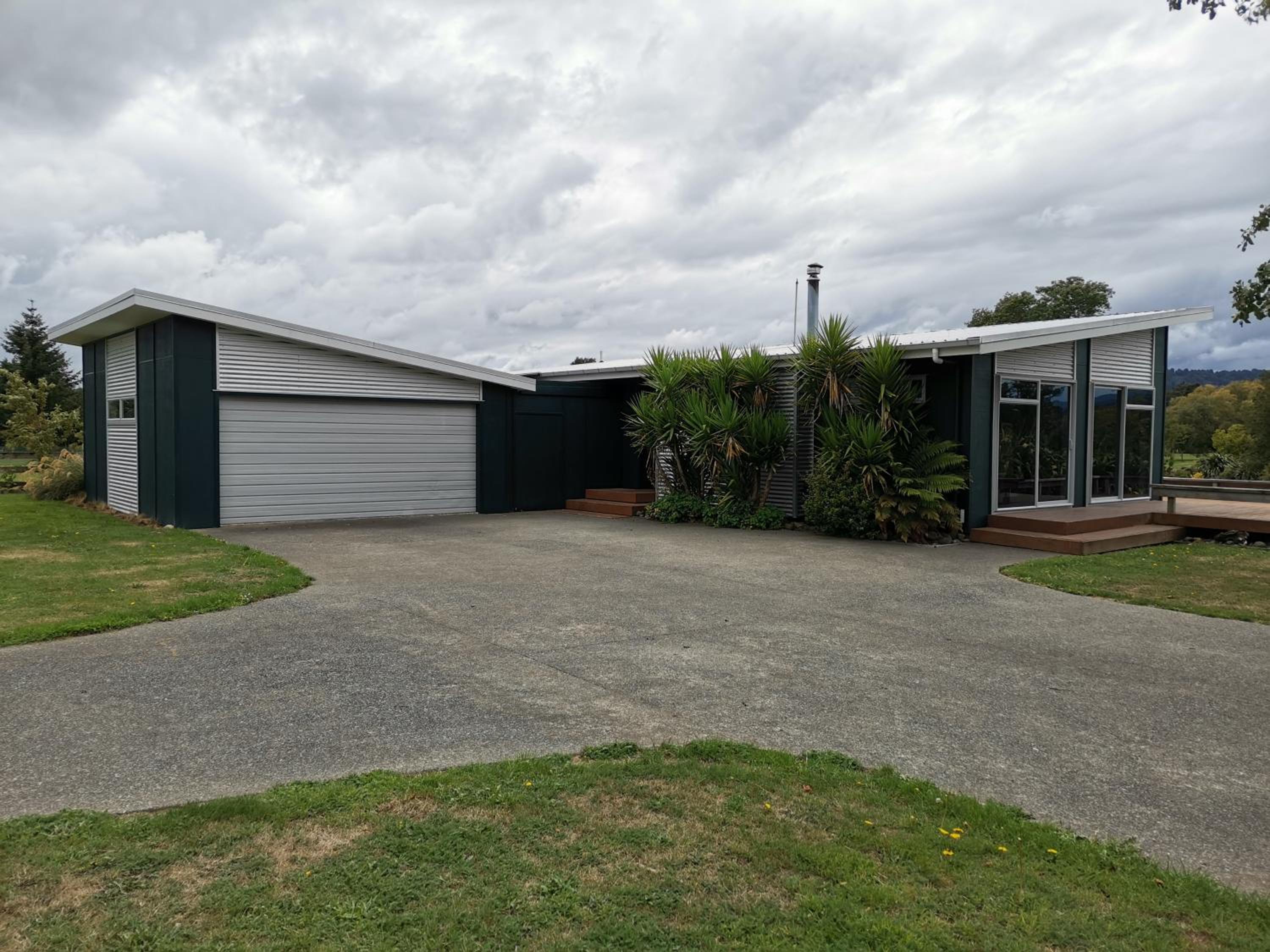 Three-Bedroom House - Photo 24