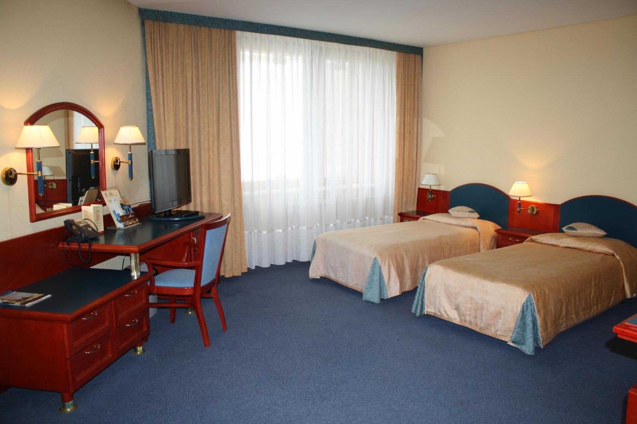 Twin Room - Photo 3