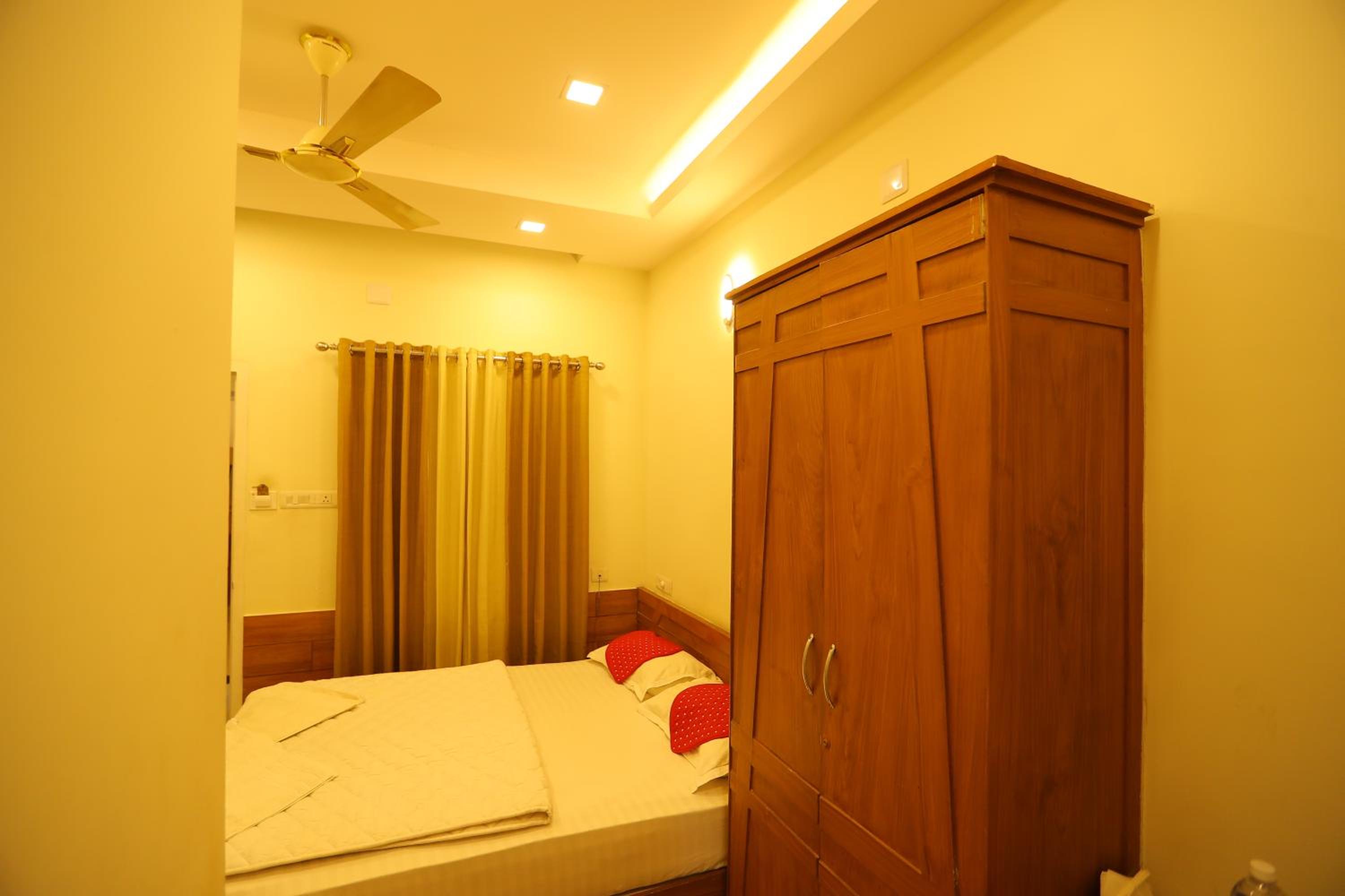 Single Room with Bathroom photo 1