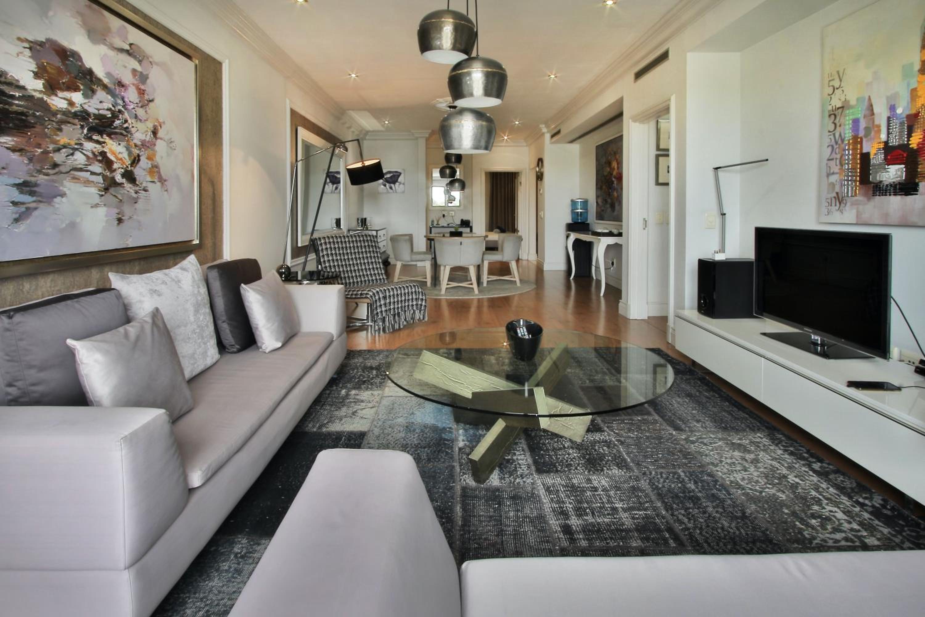 Two-Bedroom Apartment - Photo 9