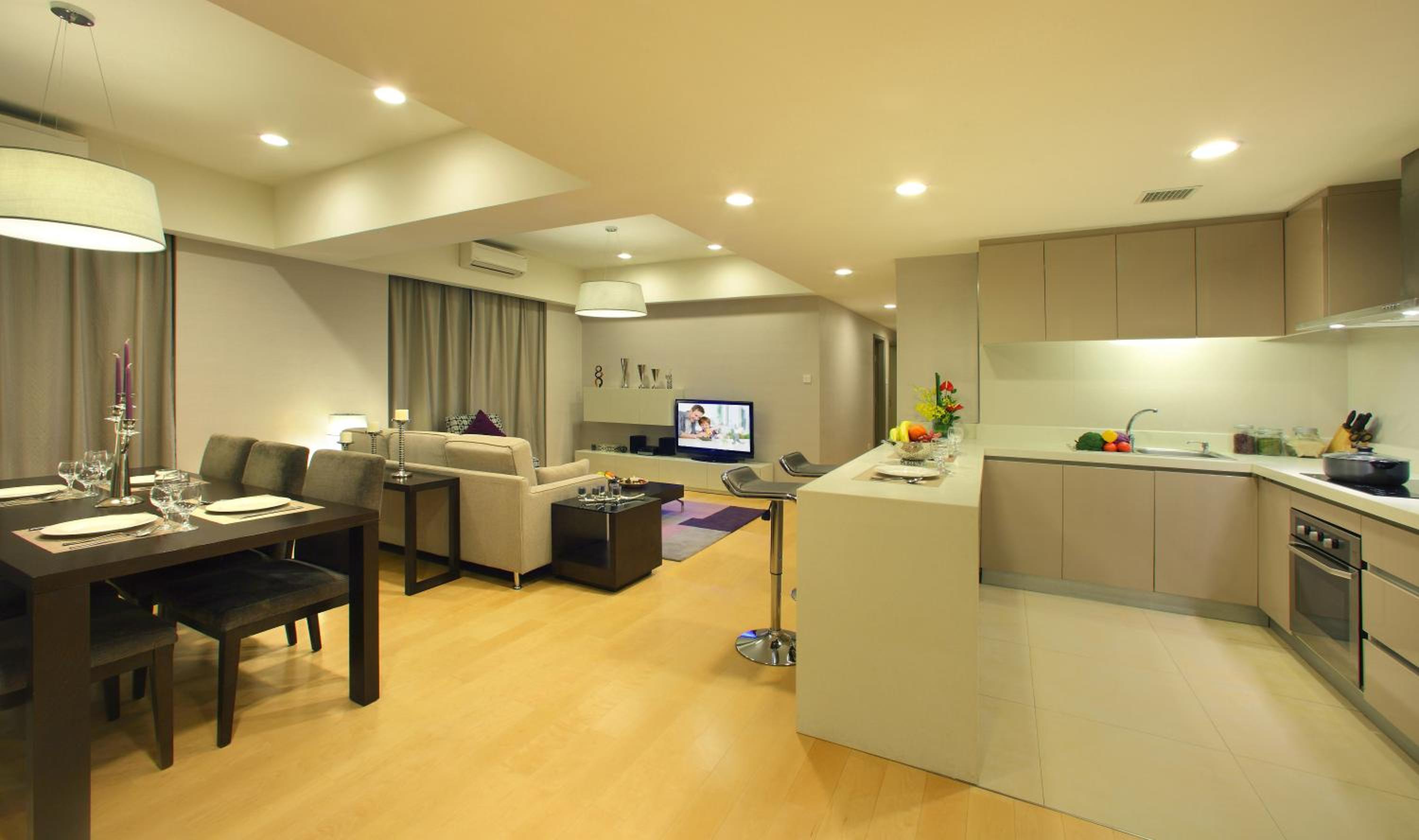 Three -Bedroom Executive - Photo 7