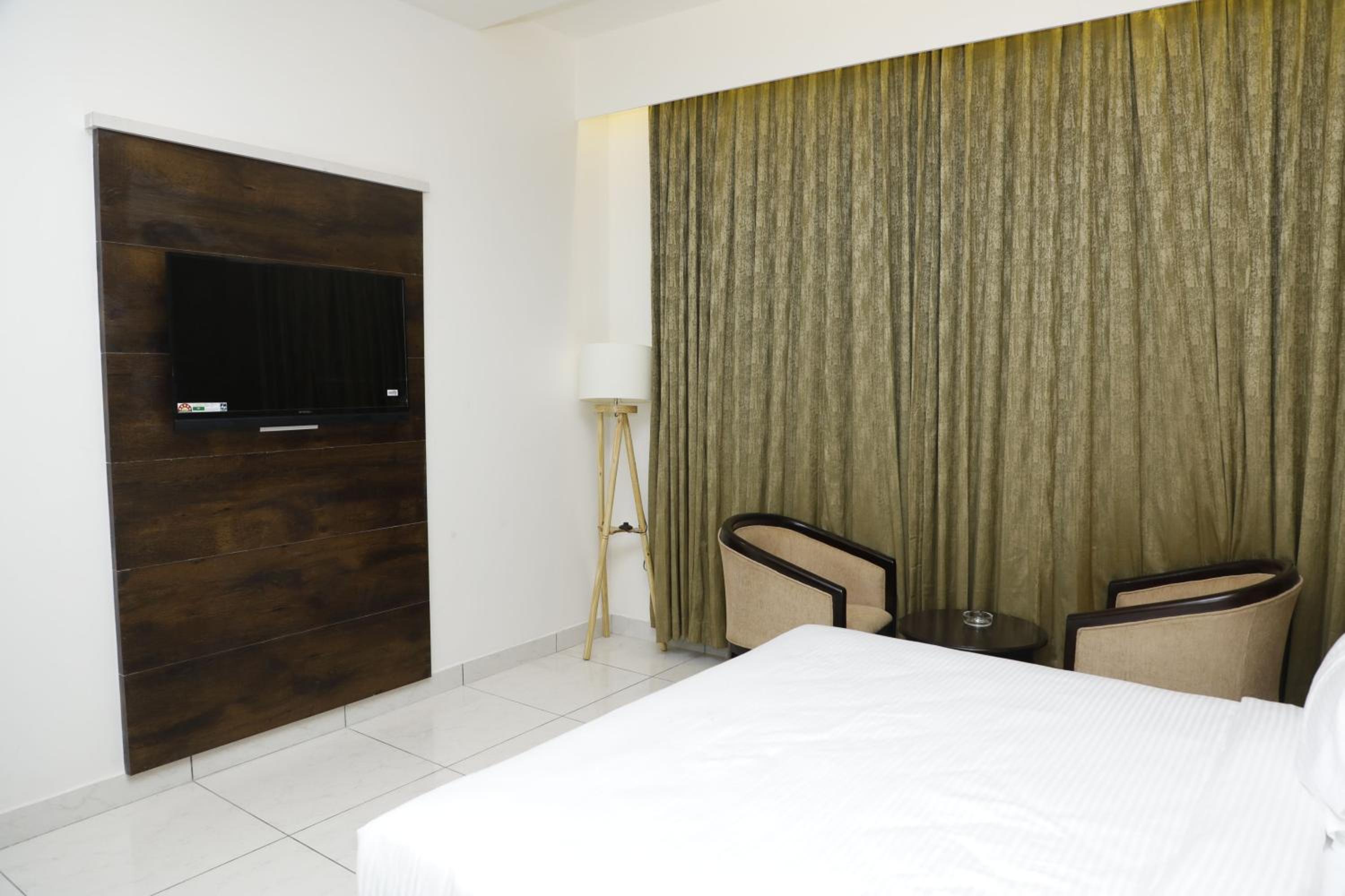 Deluxe Room - Photo 2