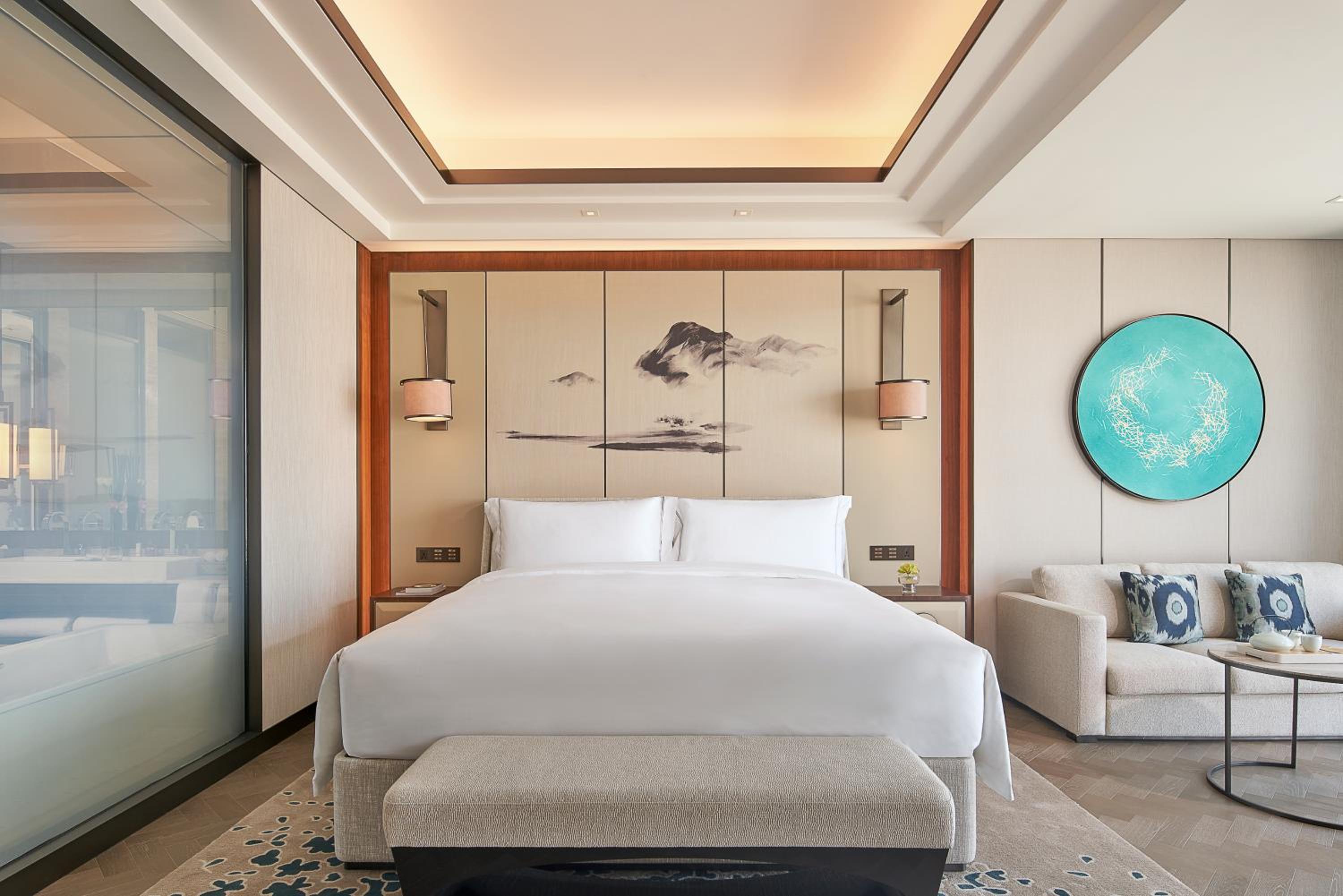 Deluxe King Bed Sea View Room - Photo 5