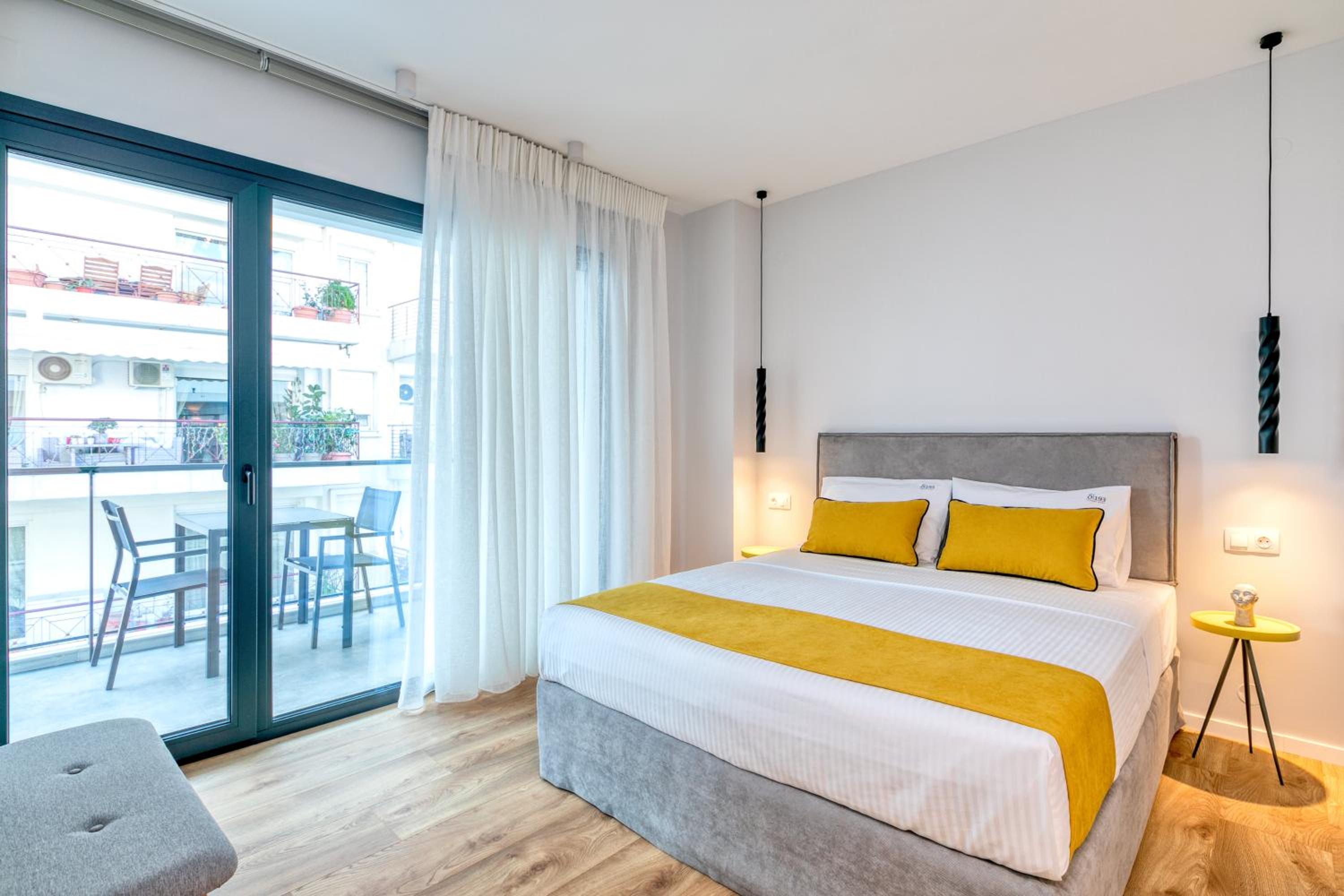 Junior Suite with Balcony - Photo 11