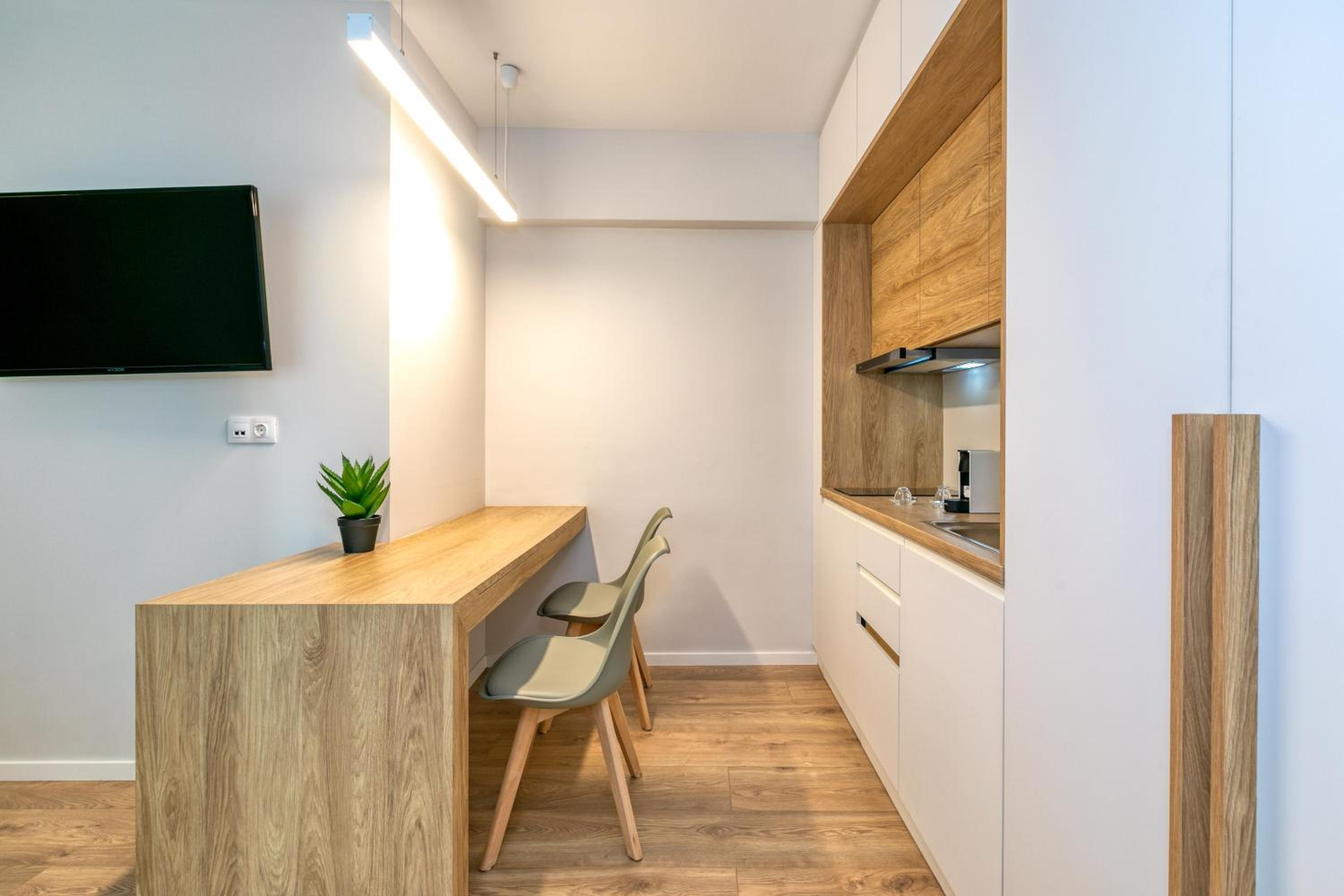 Junior Suite with Balcony - Photo 4
