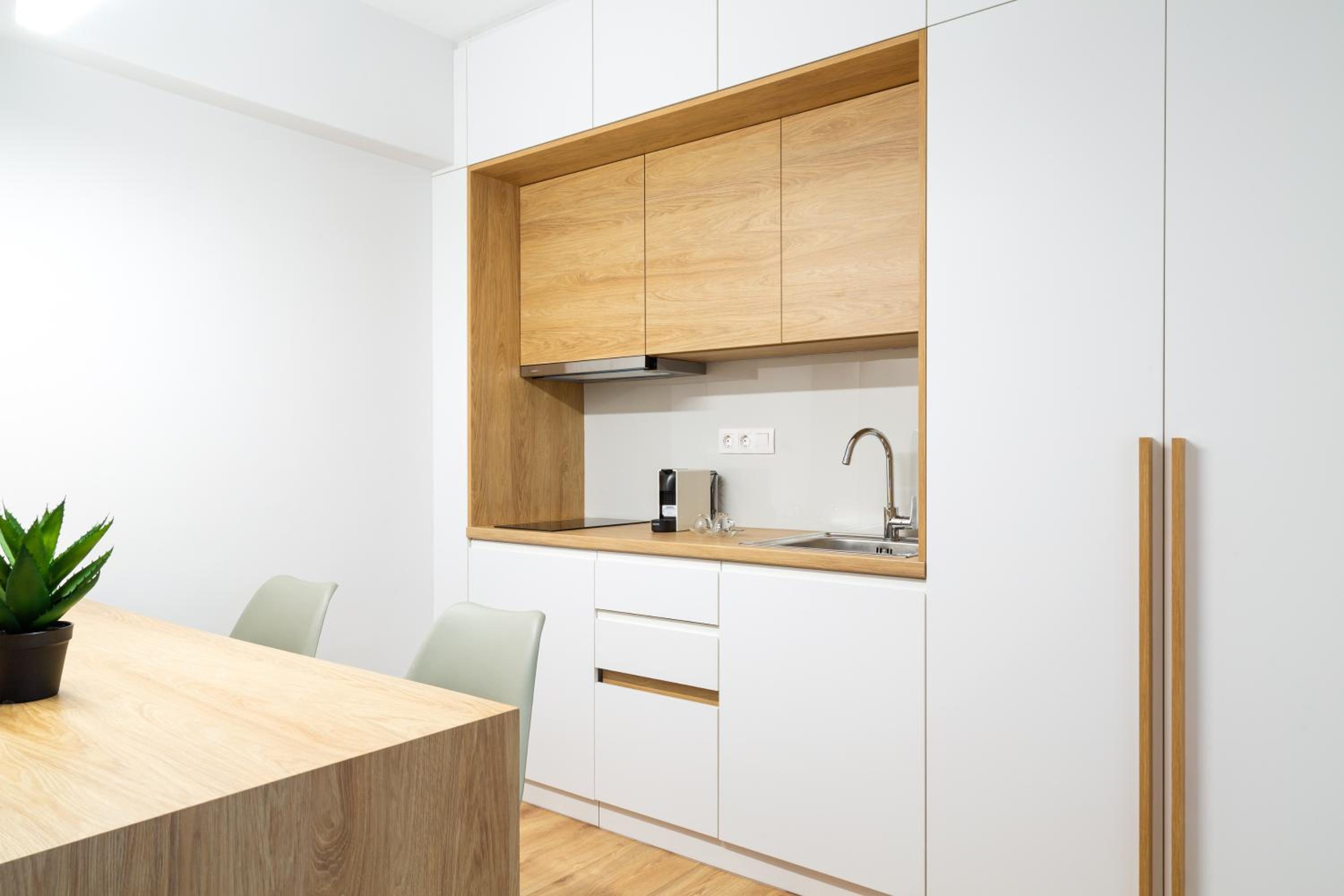Junior Suite with Balcony - Photo 5