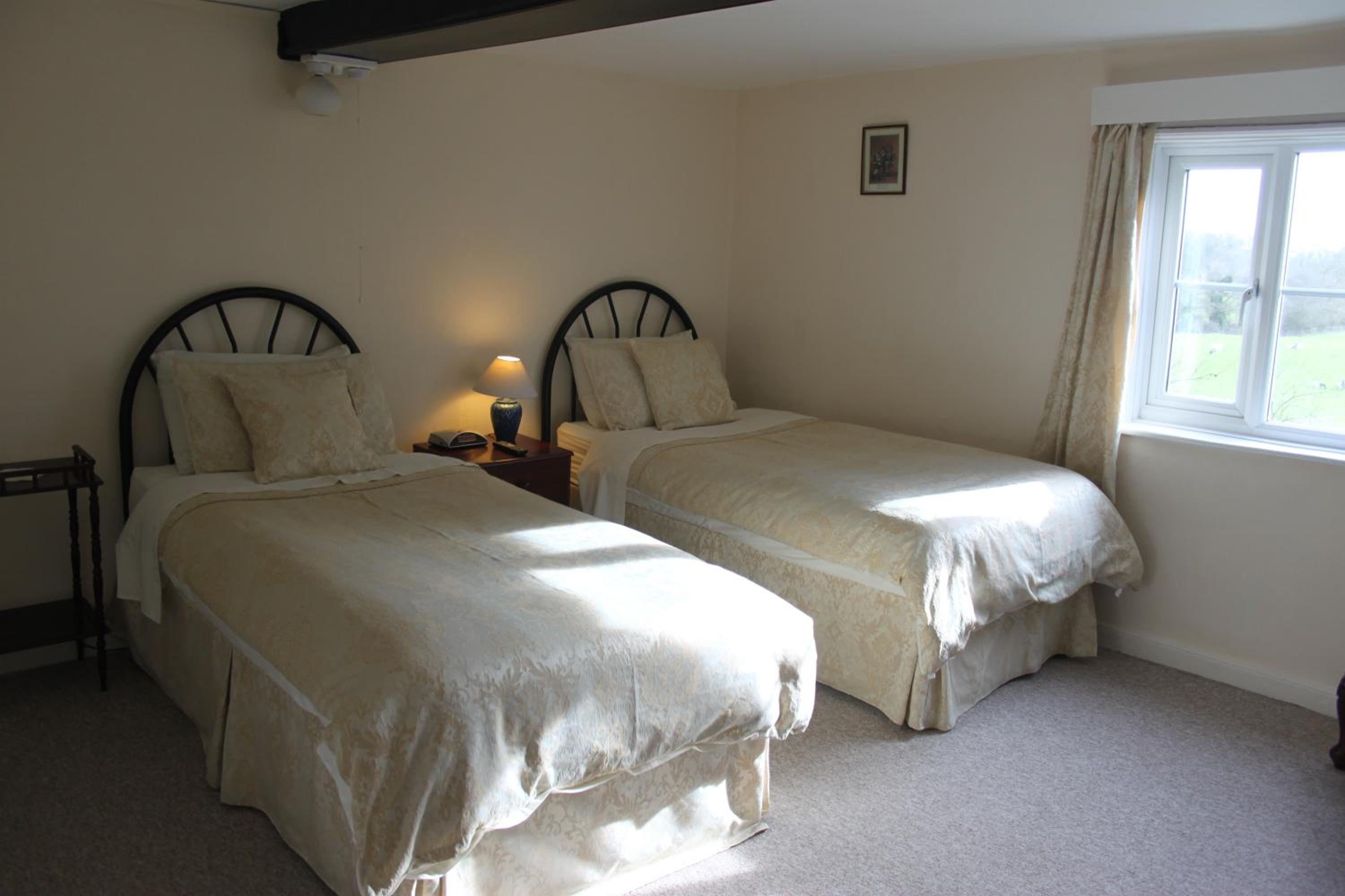 Twin Room with Private Bathroom - Photo 1