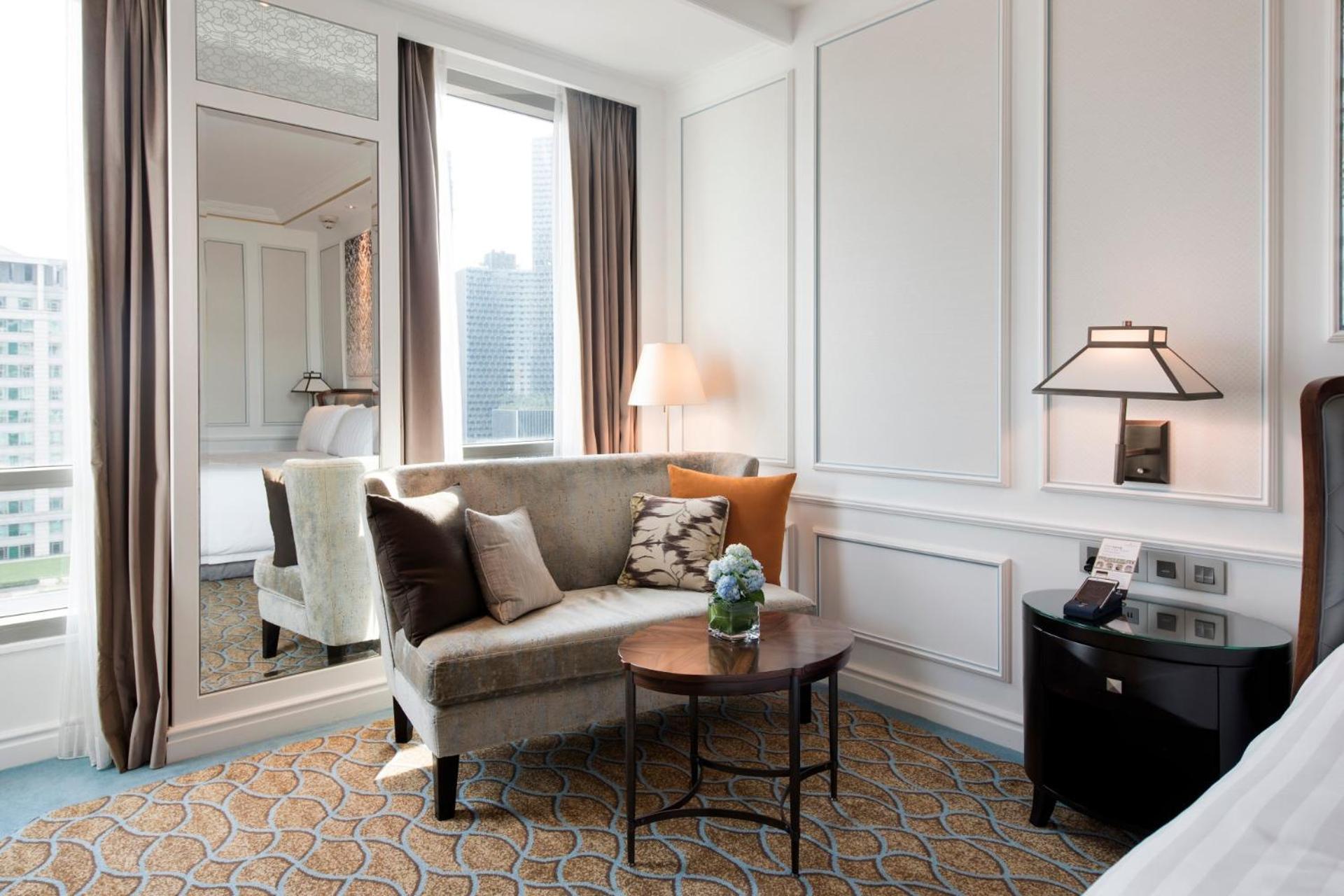Junior King Suite - Club Lounge Access