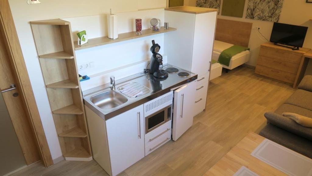 Double Room with Private Bathroom - Photo 2