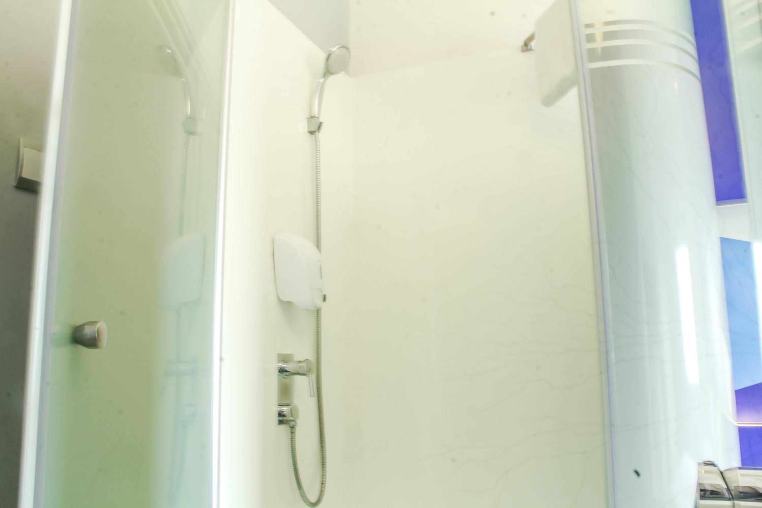 Standard Twin Room - Photo 2