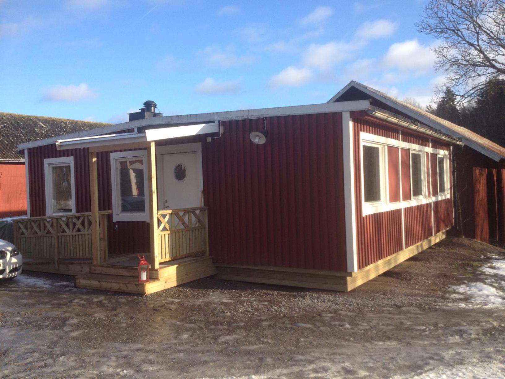 Three-Bedroom House - Photo 2