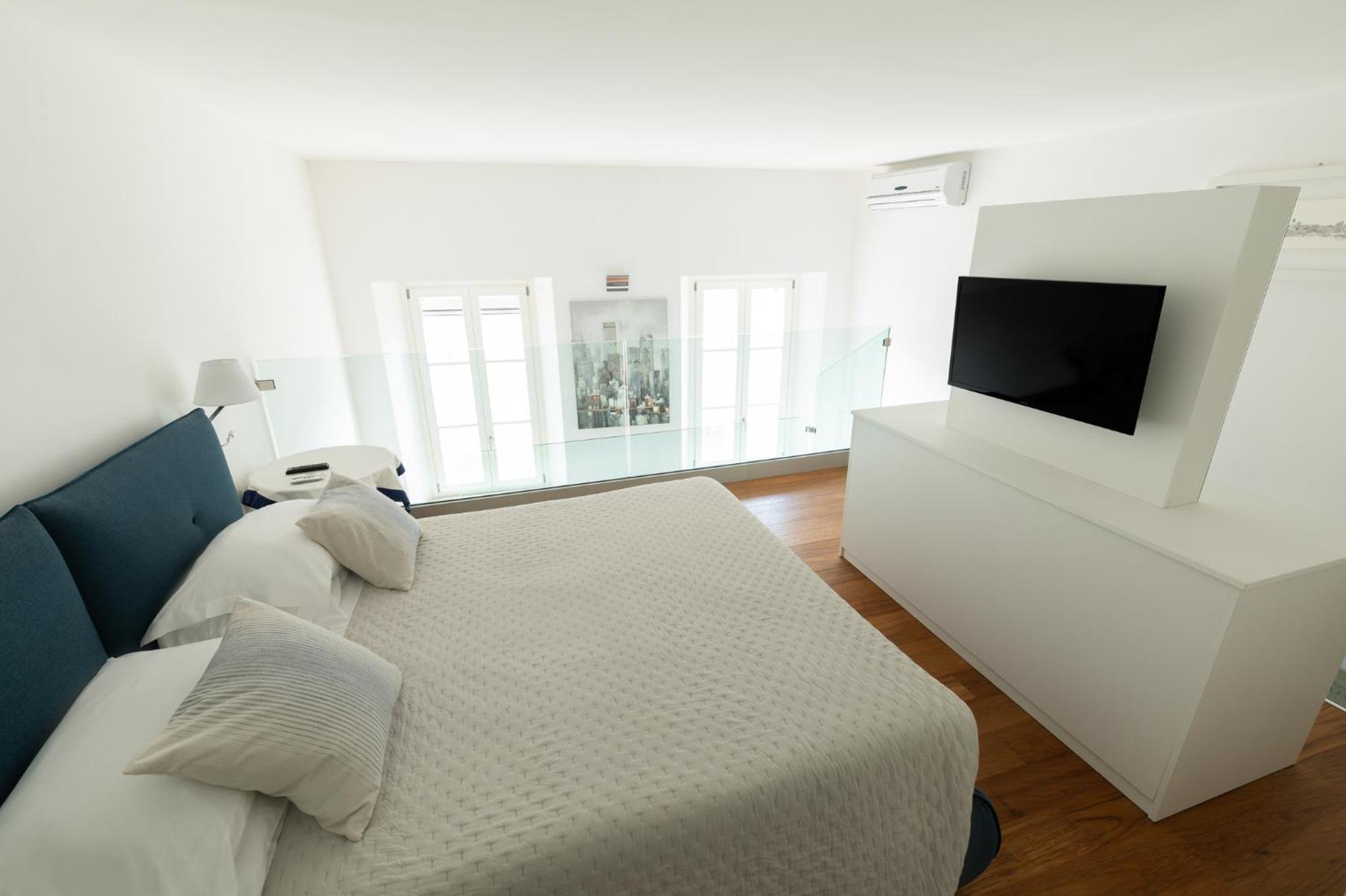 Deluxe One-Bedroom Apartment - Photo 8