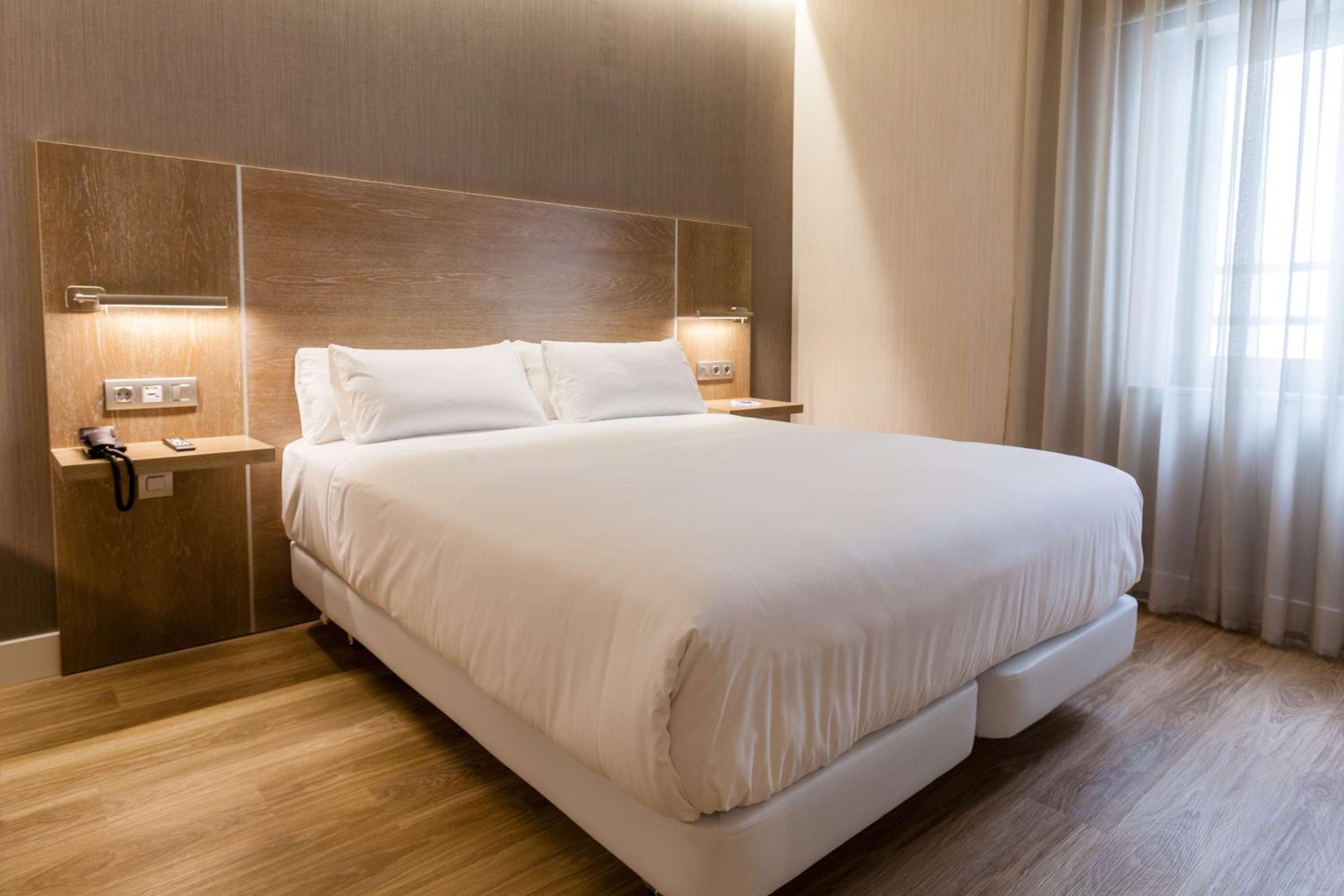 Standard Double or Twin Room - Photo 4